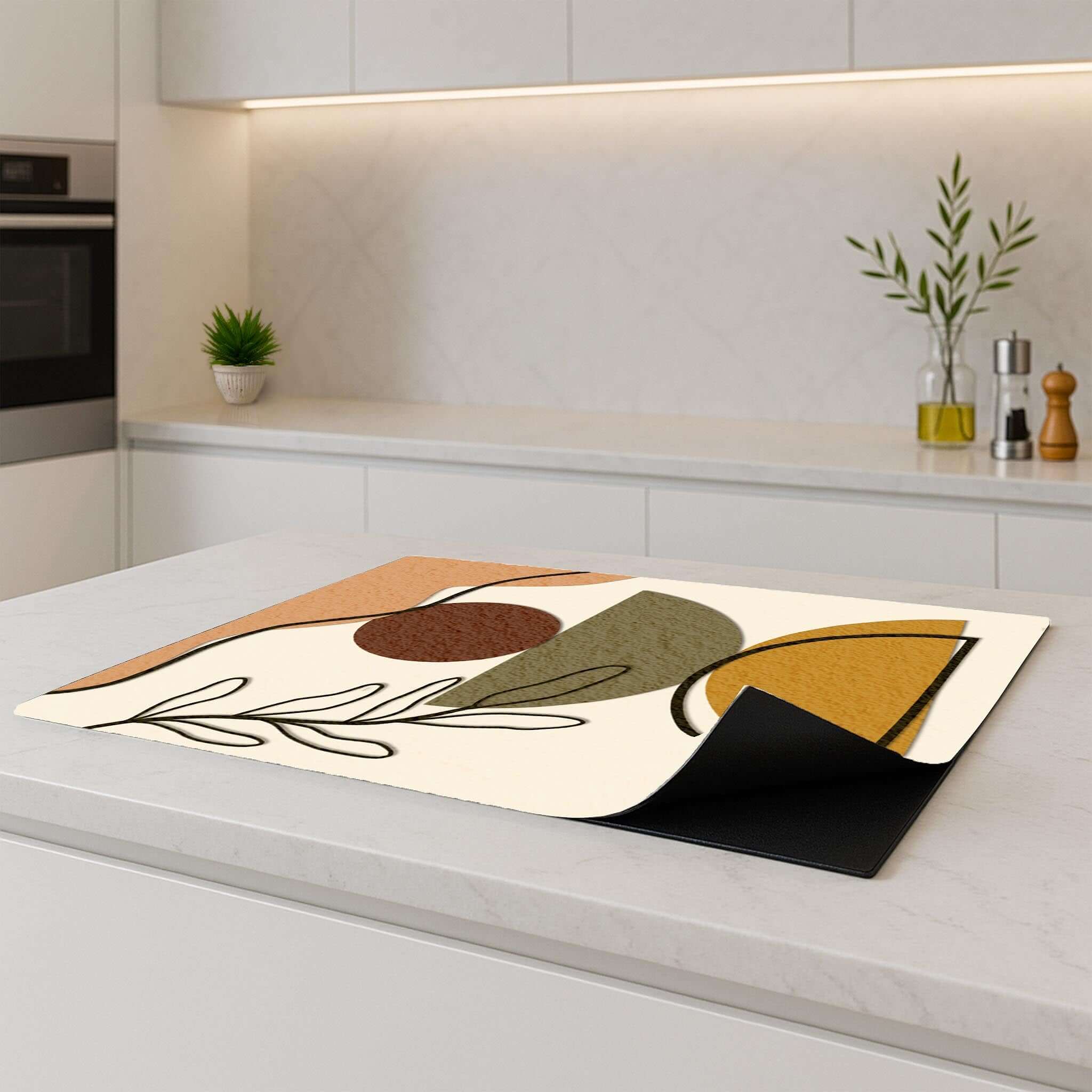 Earth Shapes Japandi inductie beschermer with organic shapes and warm colors on a modern kitchen countertop.