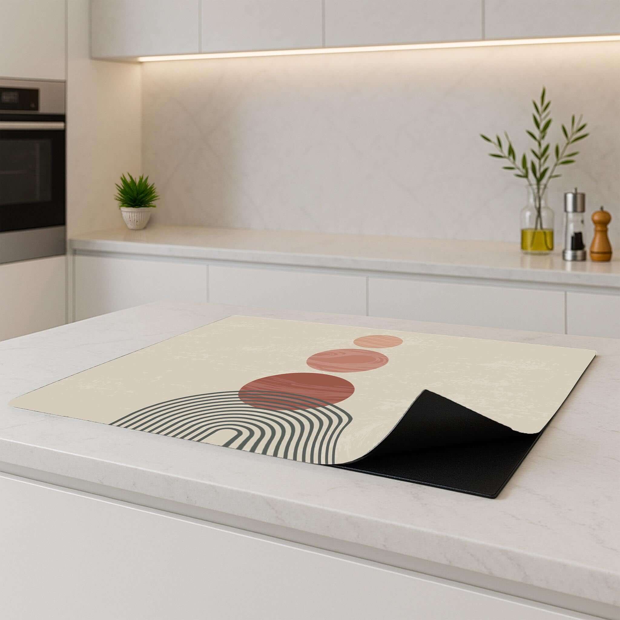 Zen Circles Japandi Inductie Beschermer on a modern kitchen counter, featuring warm graphic circles.