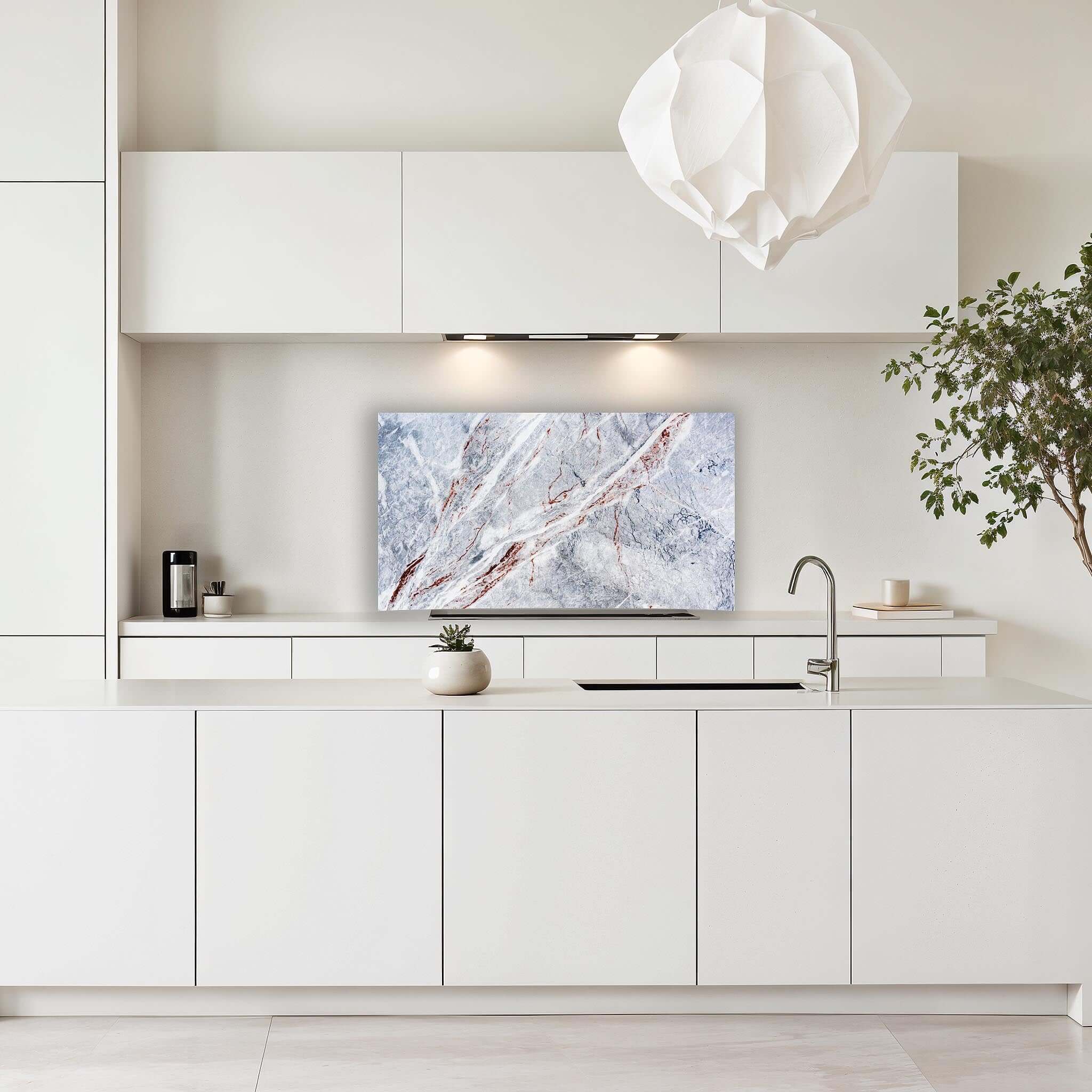 Luxe marmerlook spatscherm Elegant Marble in witte keuken