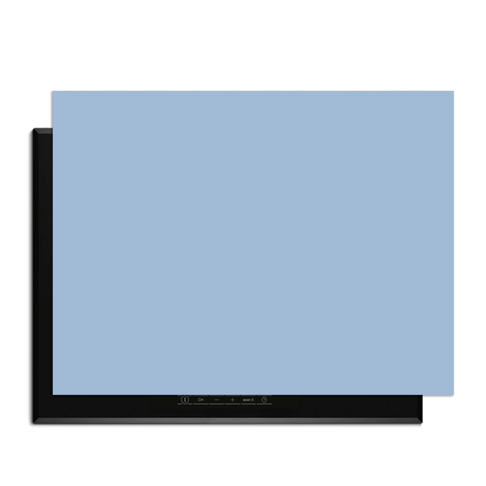 Clear Sky – Inductie Beschermer op een inductiekookplaat met een zacht blauwe tint