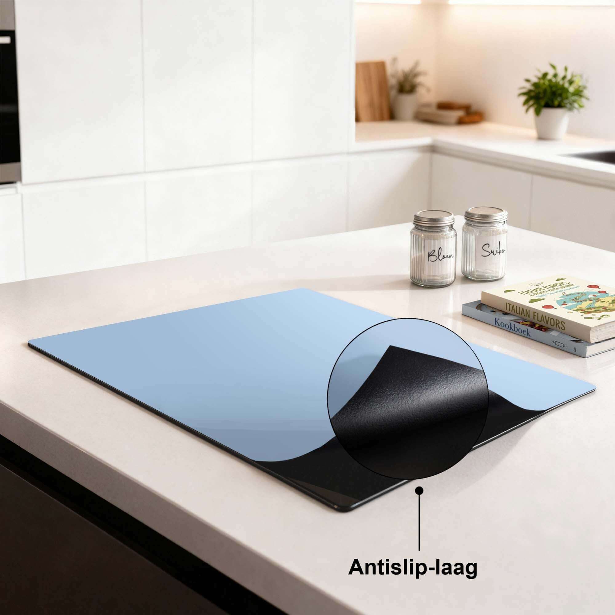 Clear Sky – Inductie Beschermer op een keukenblad met antislip-laag