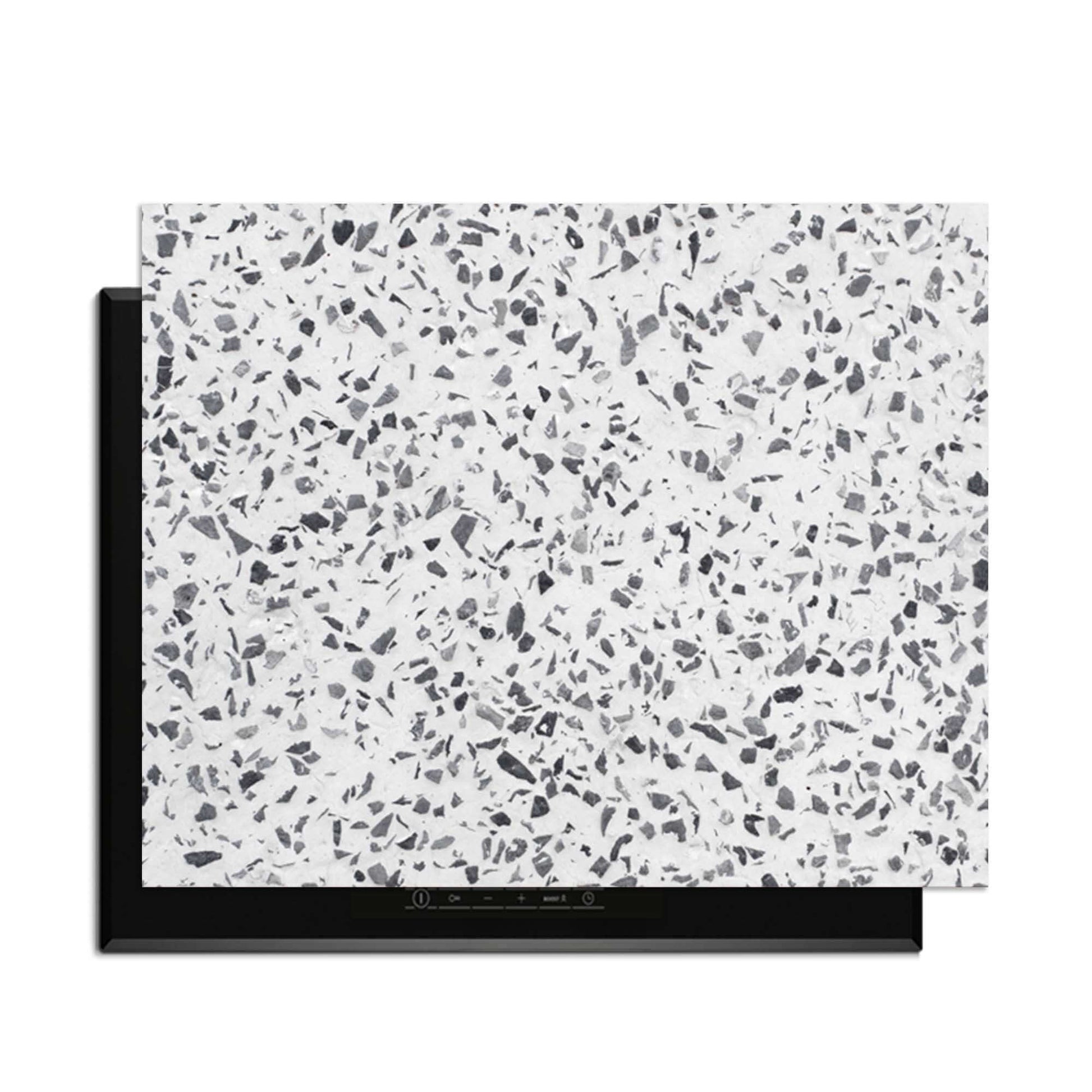 Carrara Mist - Inductie Beschermer, elegant design met marmerlook voor optimale bescherming in de keuken.