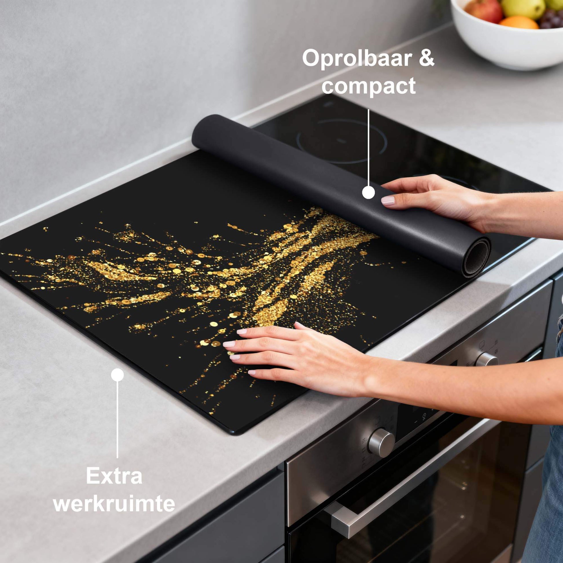 Golden Splash - Inductie Beschermer op kookplaat, luxe en praktisch, verhoogt werkruimte en stijl.
