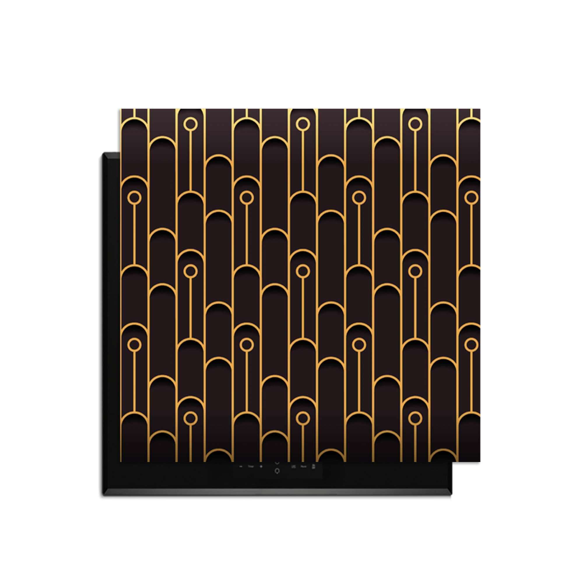 Golden Arc – Inductie Beschermer met elegant geometrisch patroon en gouden accenten op een kookplaat.