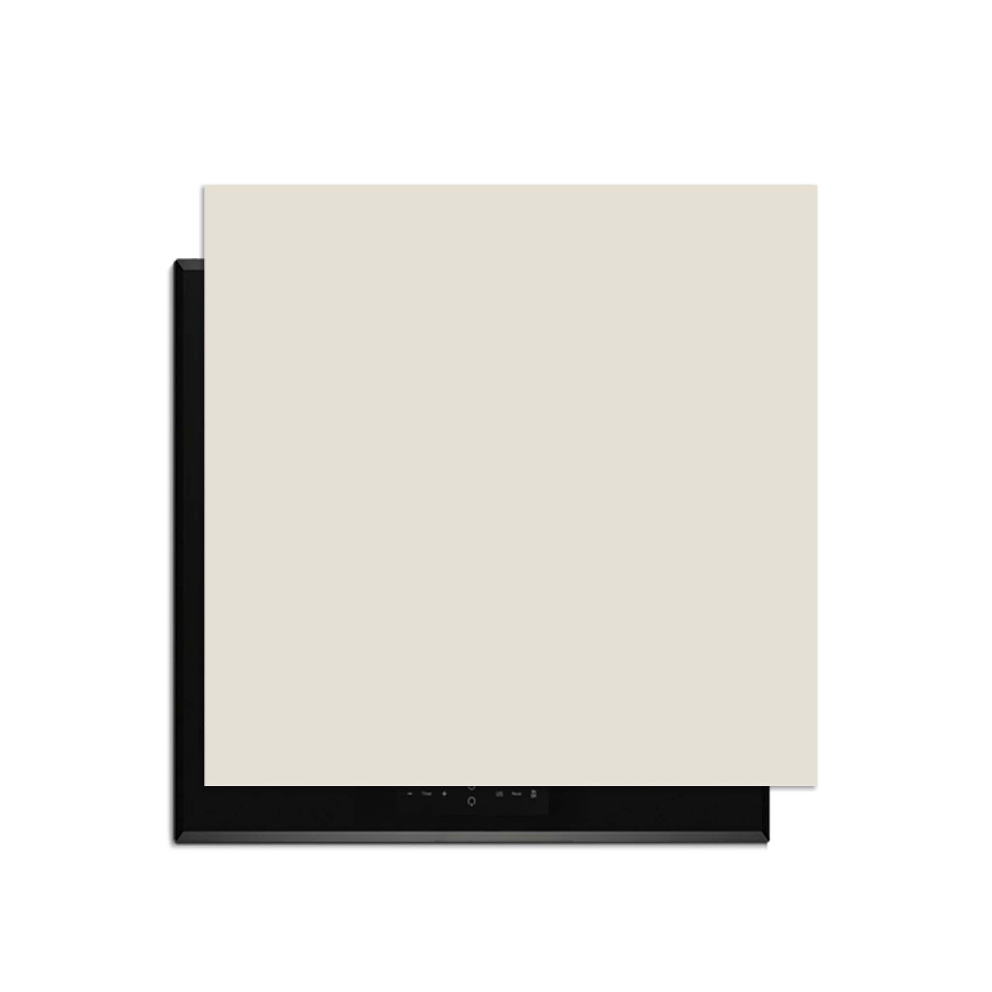 Cannoli Cream – Inductie Beschermer bovenop een inductiekookplaat in moderne keukenstijl.