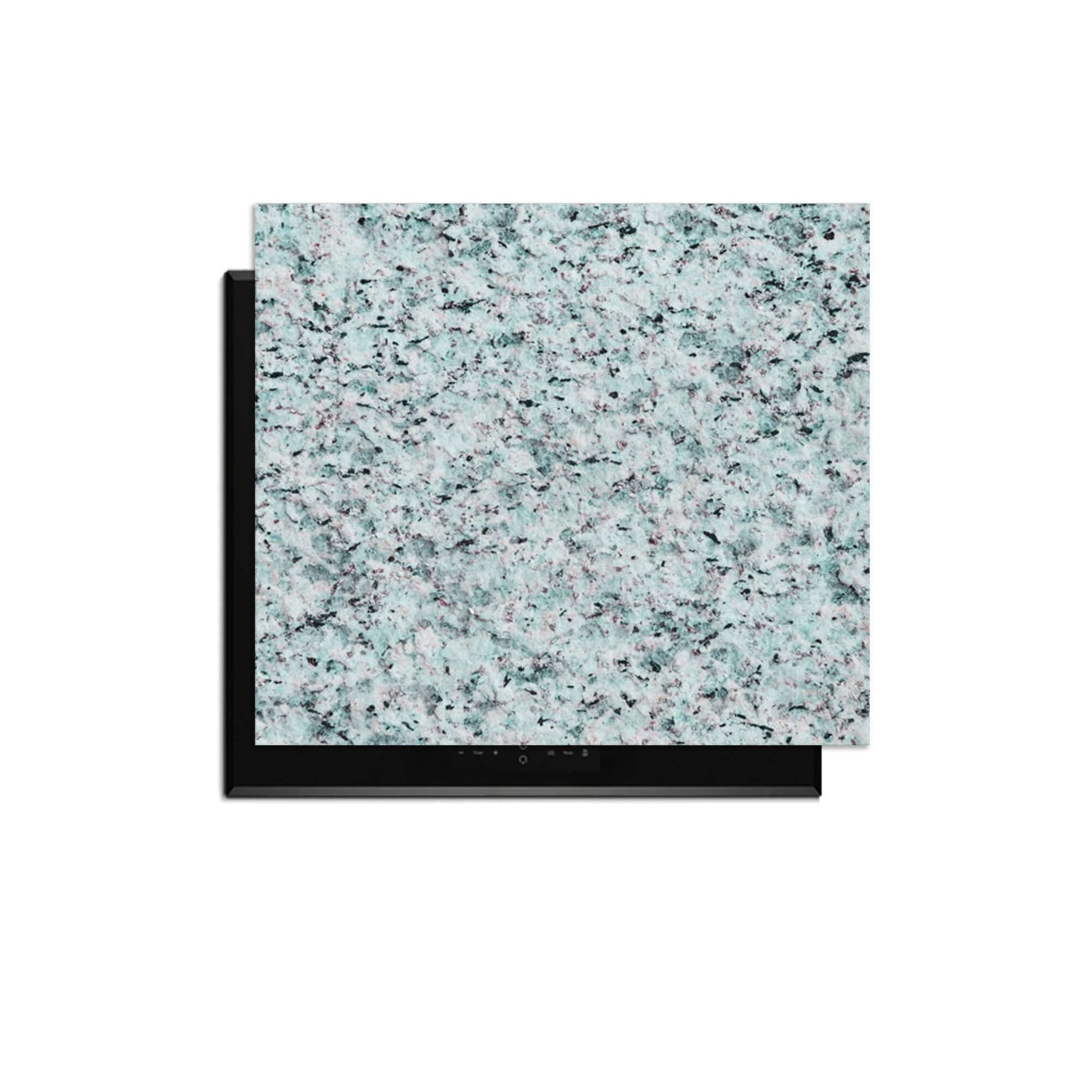 Baltic Mist - Inductie Beschermer met een blauwgrijs graniet-design voor moderne keukenbescherming.