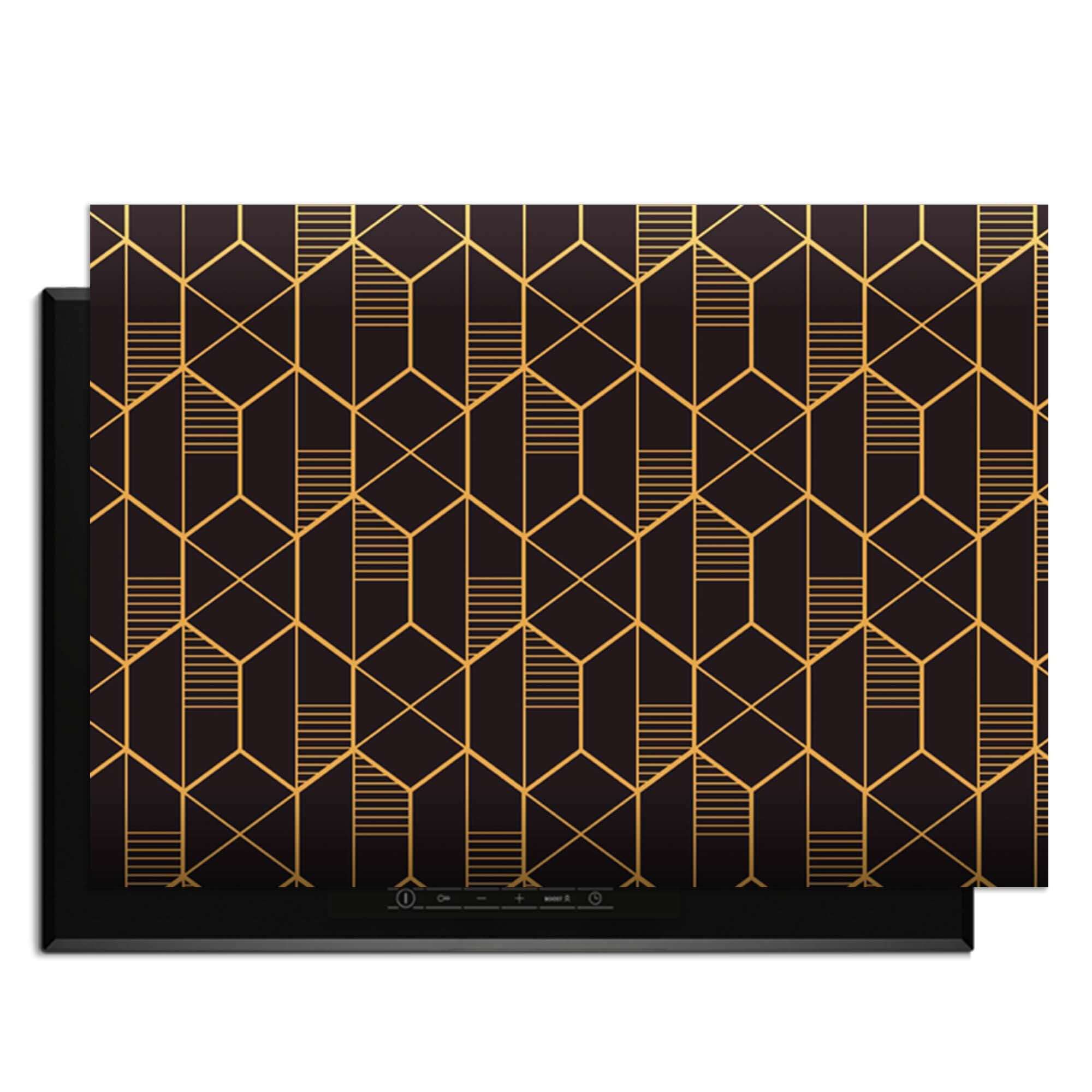 Golden Prism – Inductie Beschermer met geometrisch gouden patroon op zwarte achtergrond.