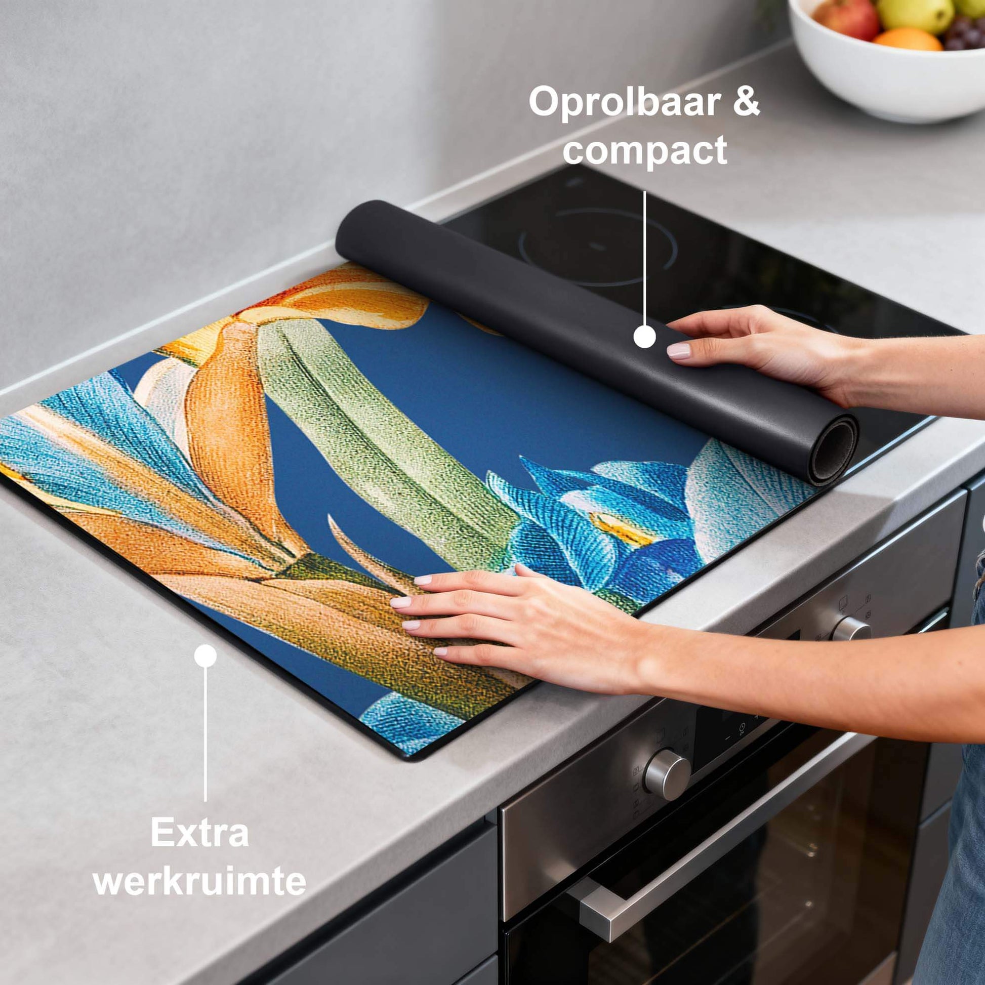 Iris Elegance – Inductie Beschermer met kleurrijke bloemenprint en extra werkruimte in de keuken.