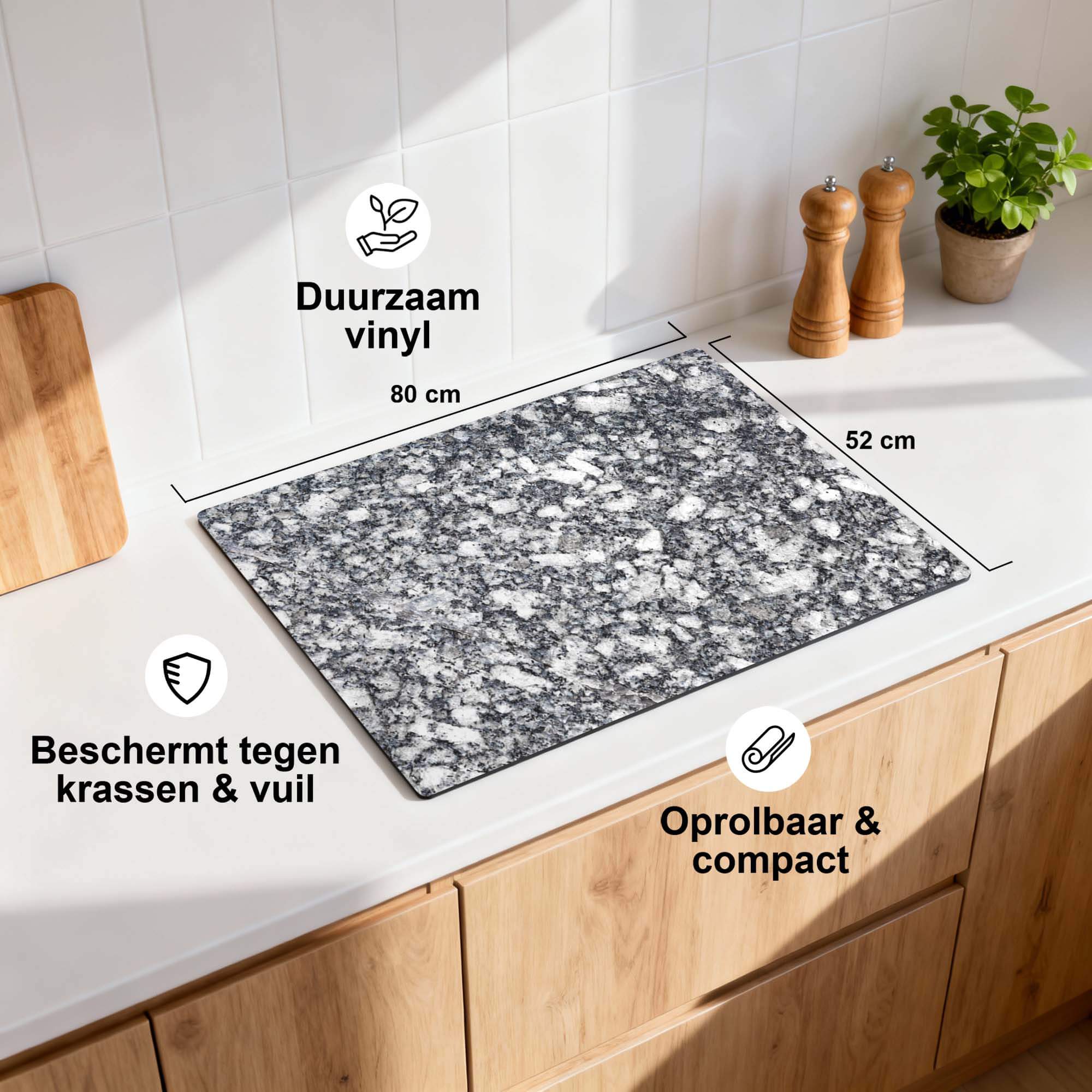 Midnight Granite - Inductie Beschermer op een keukenblad gemaakt van duurzaam vinyl, beschermt tegen krassen en vuil.