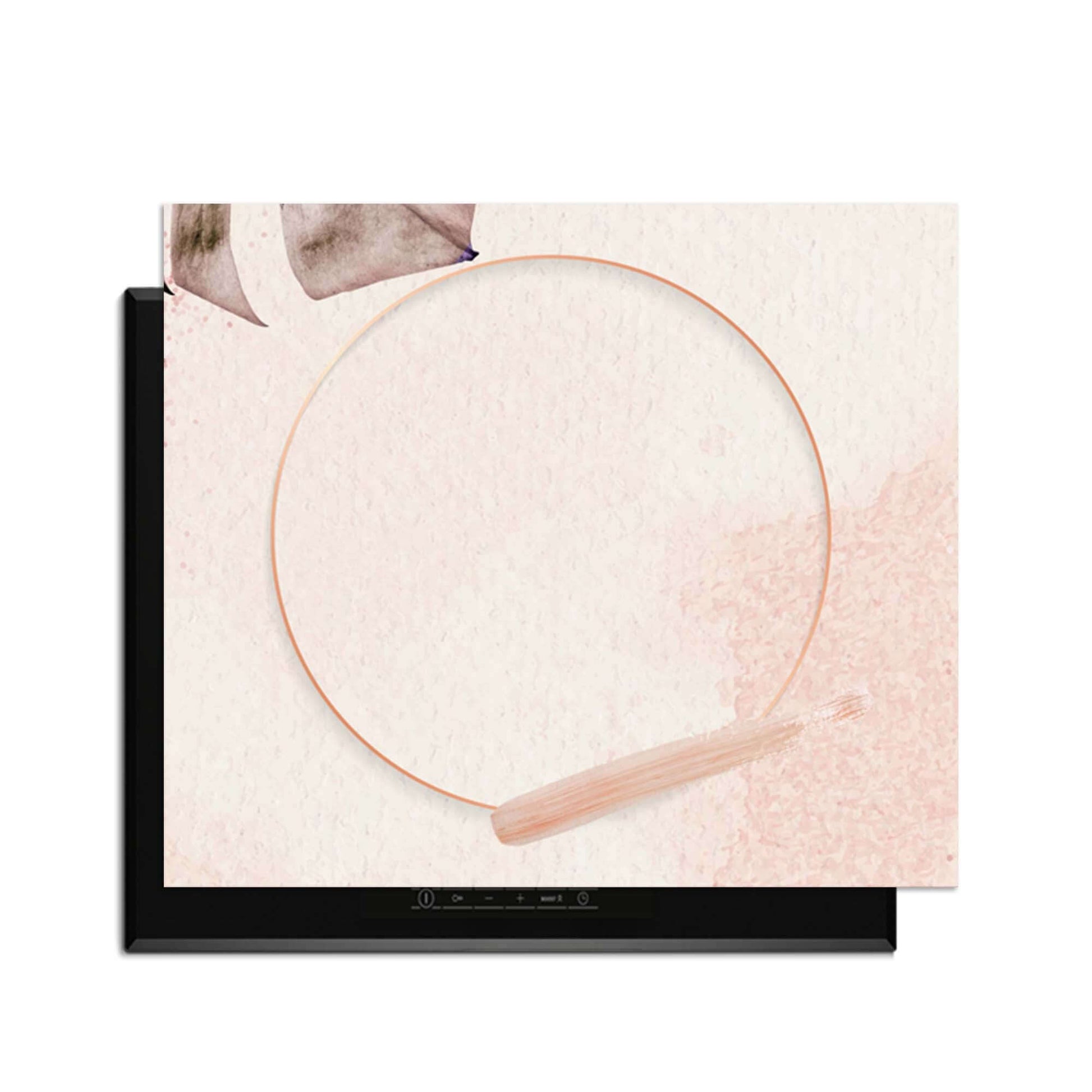 Soft Harmony - Inductie Beschermer met een minimalistisch design in zachte nude tinten op een inductie kookplaat.