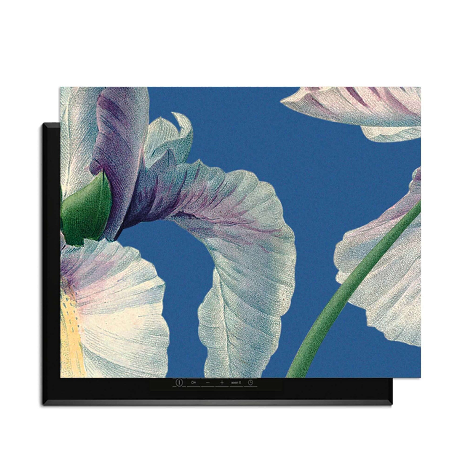 Blue Iris Grace – Inductie Beschermer met vintage irissen op een serene achtergrond in je keuken.
