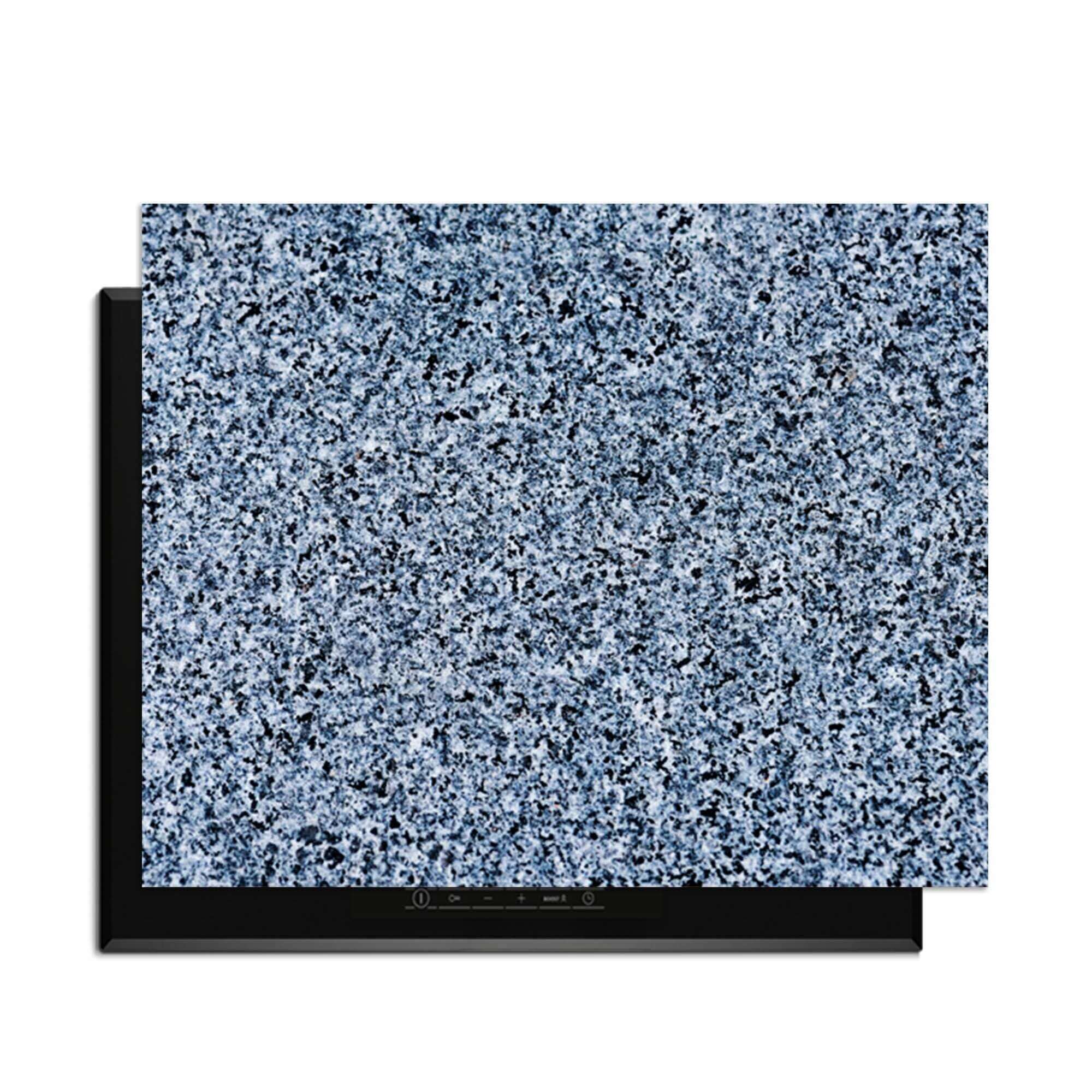 Baltic Granite - Inductie Beschermer op een inductiekookplaat, stijlvol en elegant.