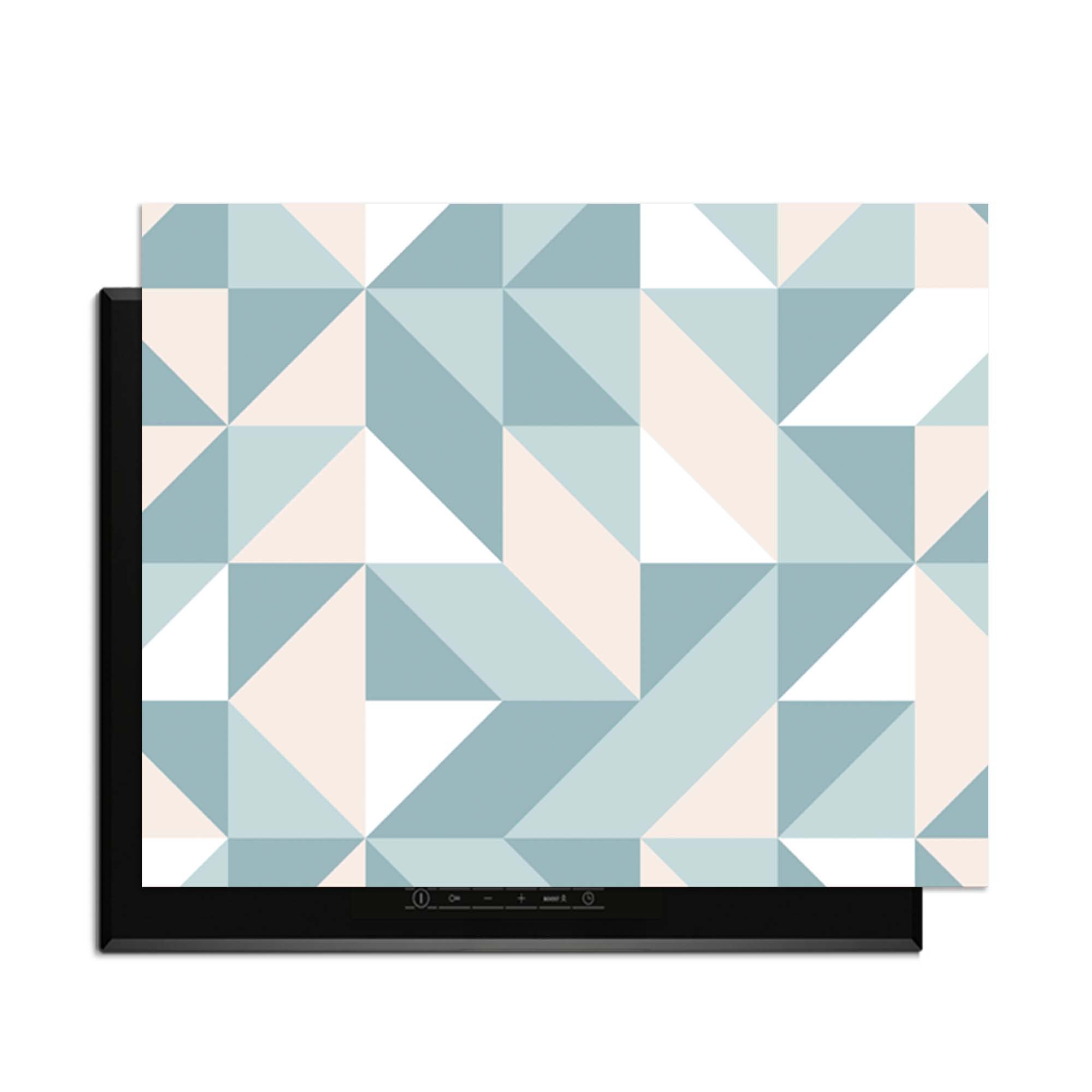 Pastel Triangles – Inductie Beschermer met speels geometrisch patroon in zachte pastelkleuren.
