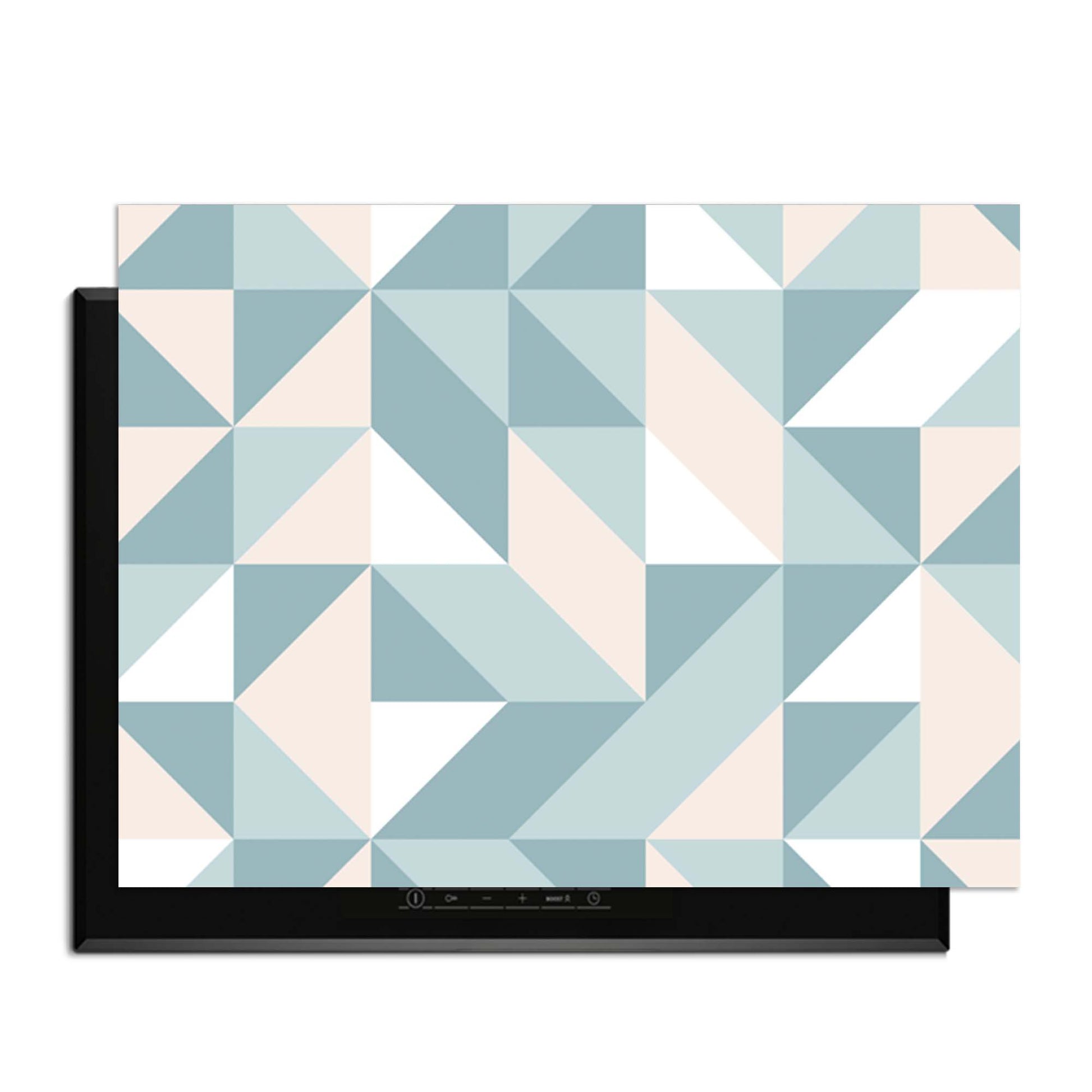 Pastel Triangles – Inductie Beschermer met een geometrisch patroon in zachte pastelkleuren.