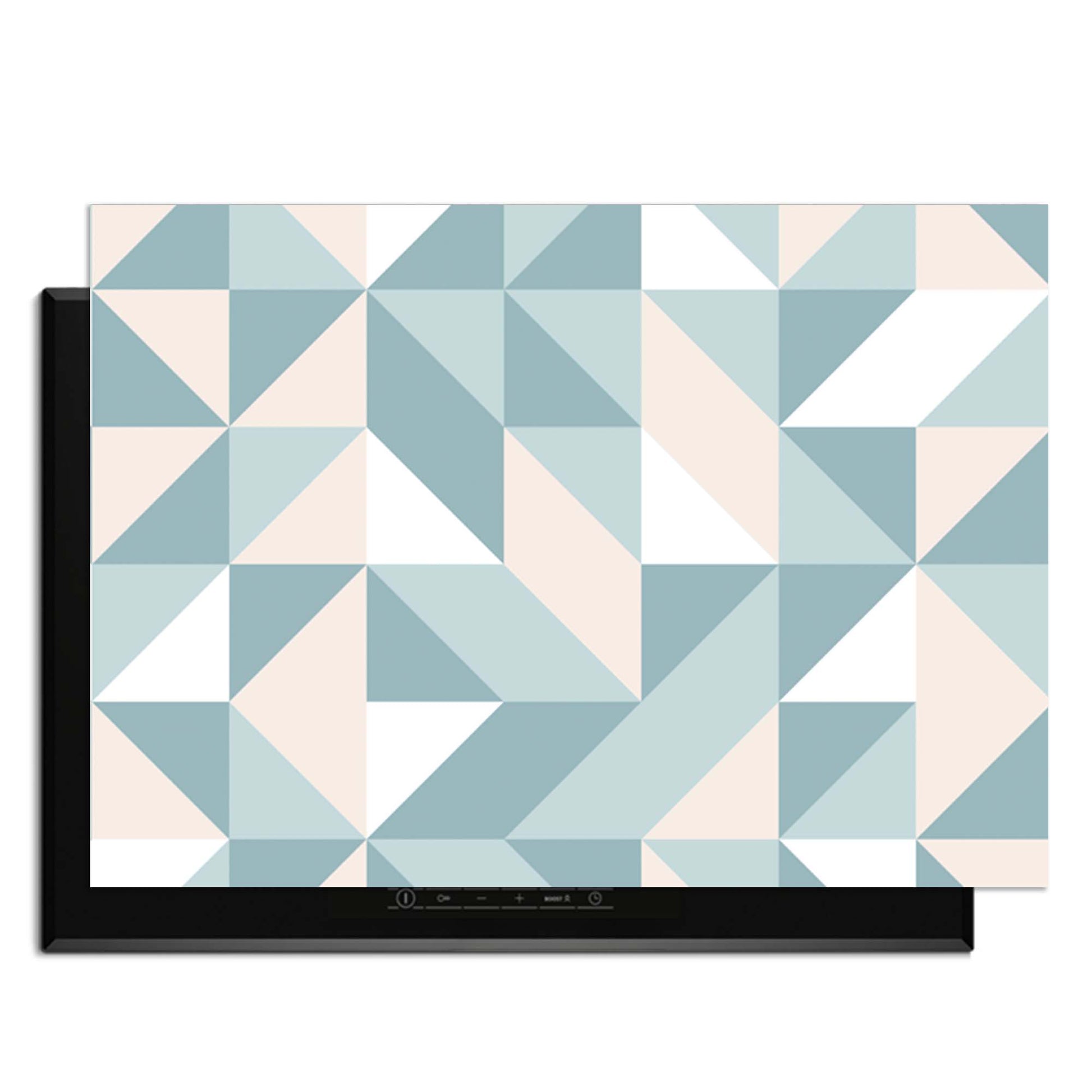 Pastel Triangles – Inductie Beschermer met een speels geometrisch patroon in zachte pastelkleuren.