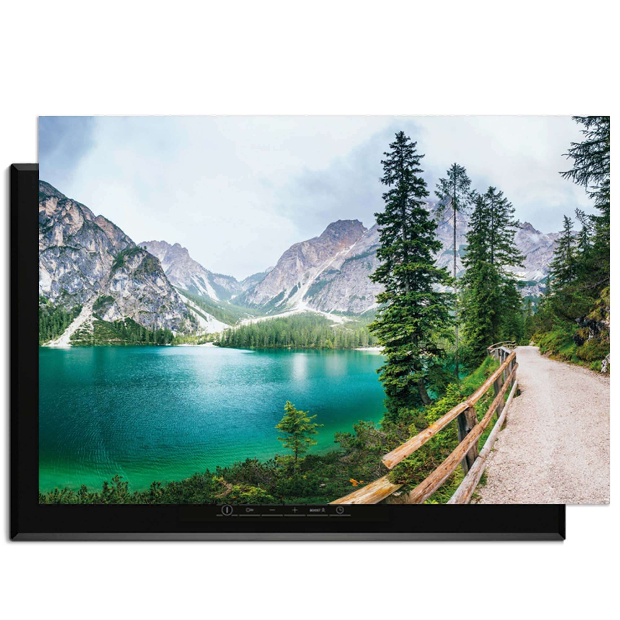 Emerald Lake Serenity – Inductie Beschermer met schilderachtige uitzichten op een bergmeer en omliggende natuur.