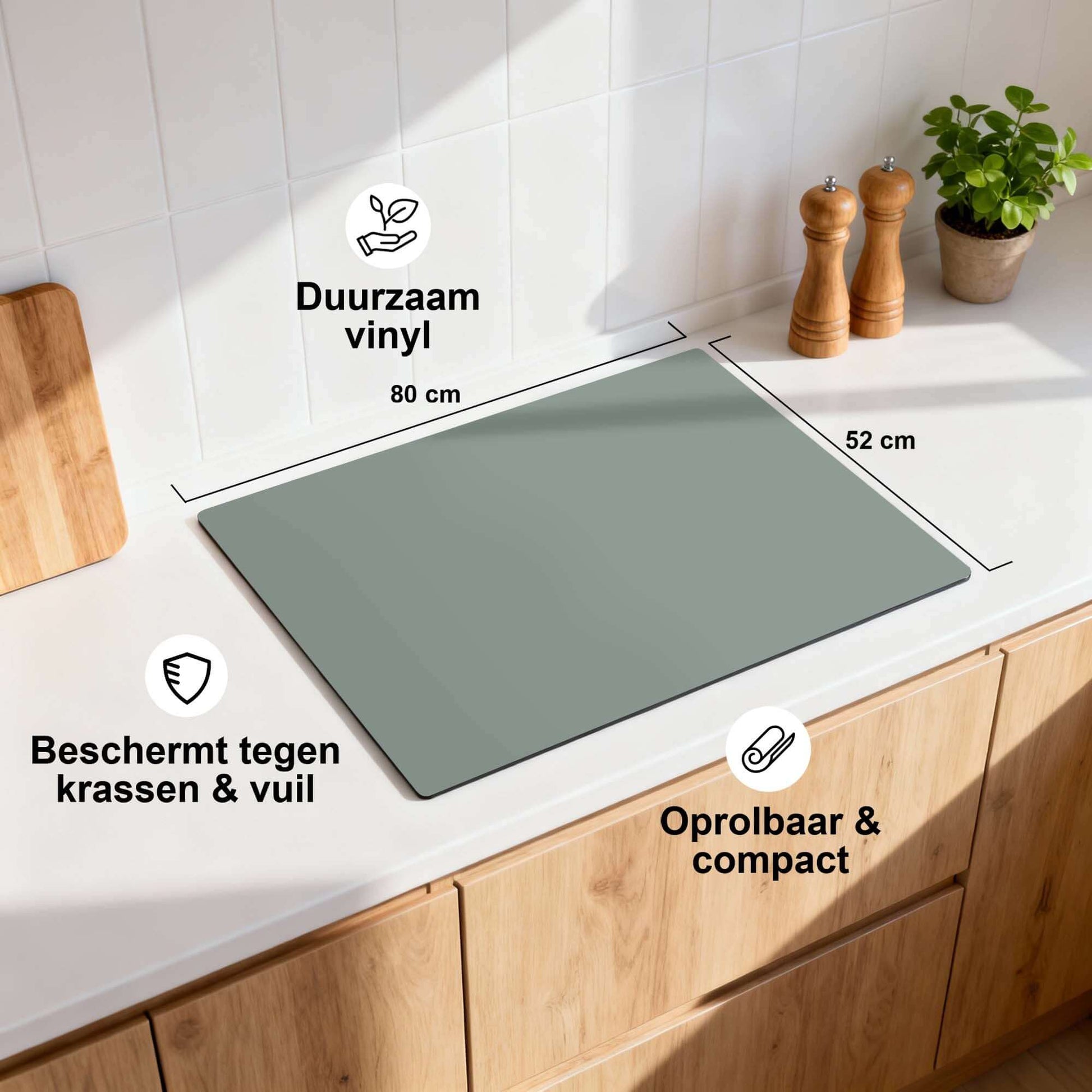 Iceberg Green – Inductie Beschermer op een moderne keuken, beschermt tegen krassen, vuil en spatwater.