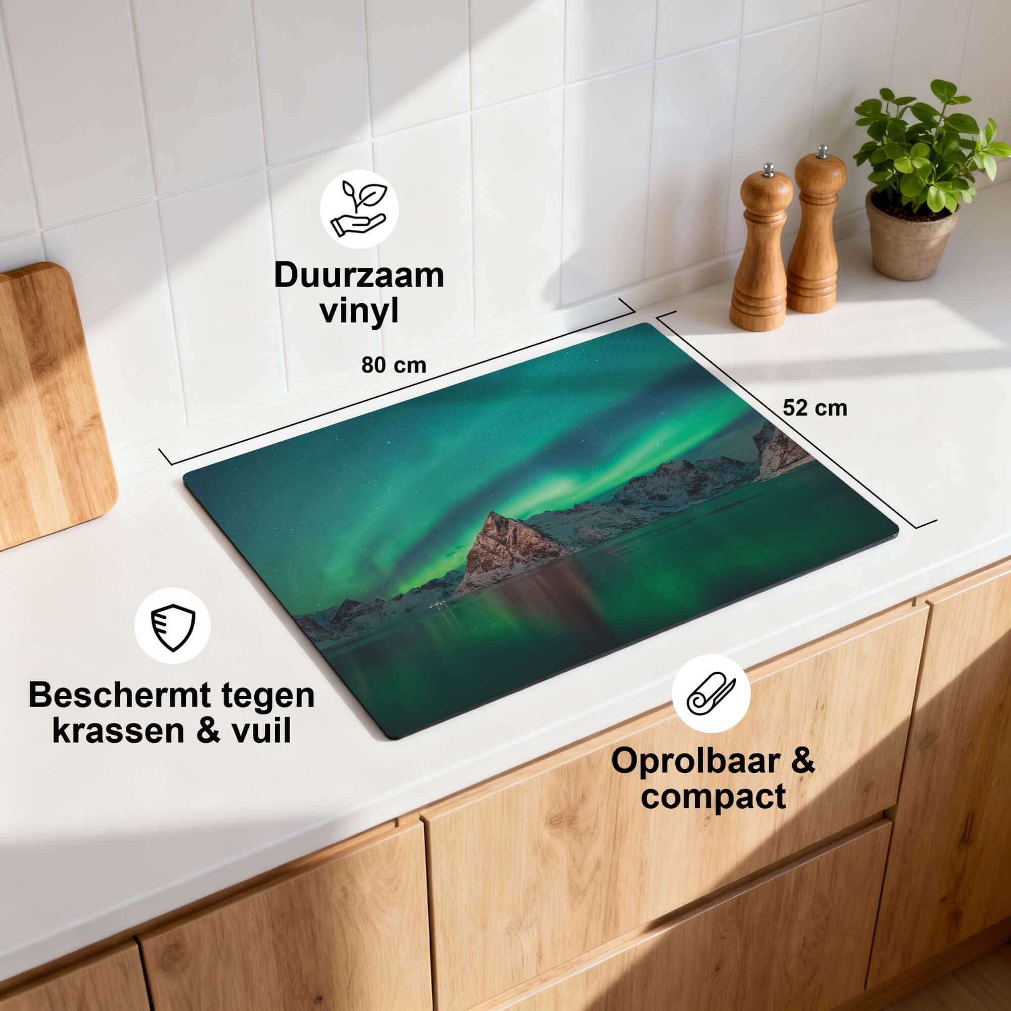 Arctic Aurora – Inductie Beschermer met duurzame vinyl afmetingen 80x52 cm, beschermt tegen krassen en vuil.