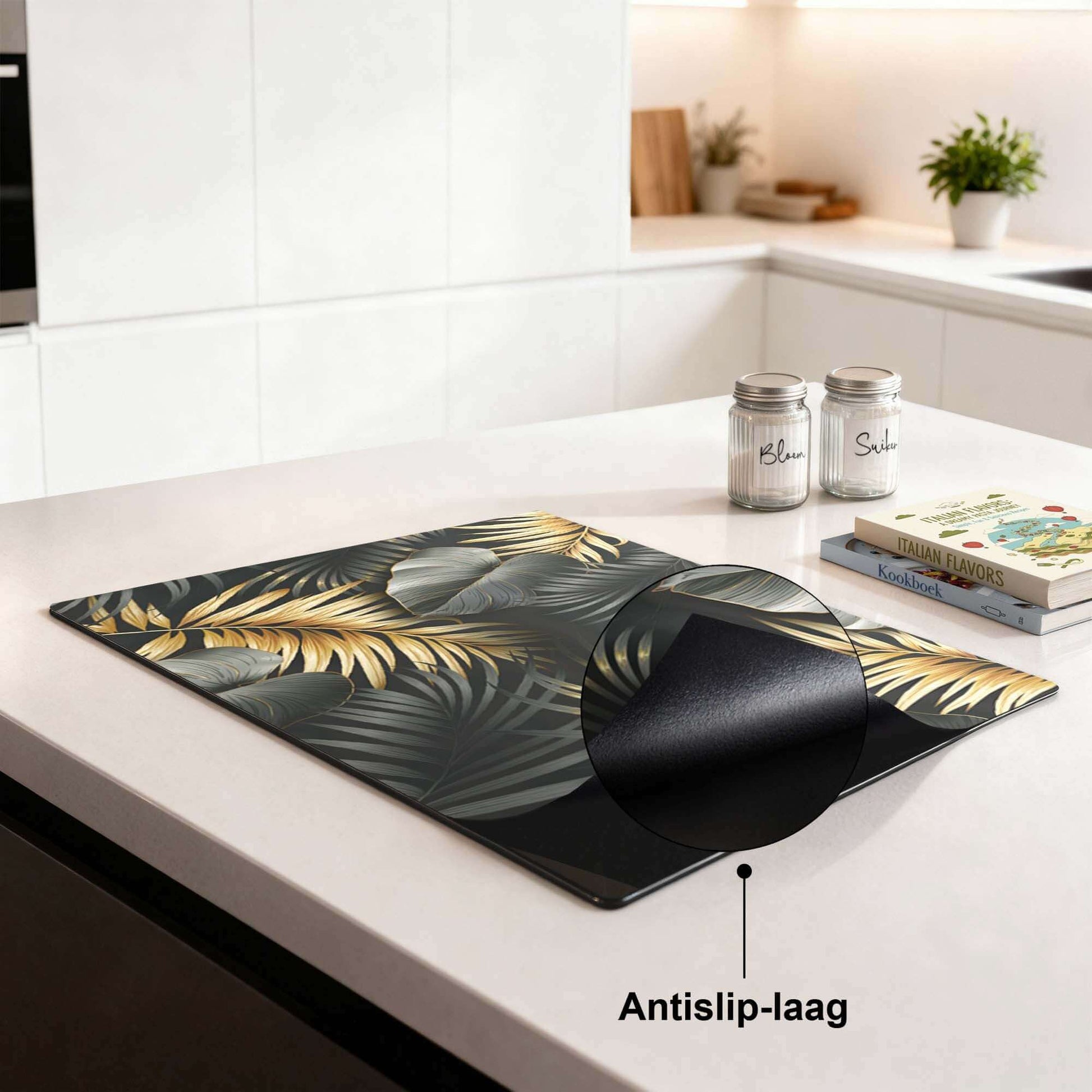 Golden Palms – Inductie Beschermer met antislip-laag en botanisch ontwerp voor luxe keukeninrichting.