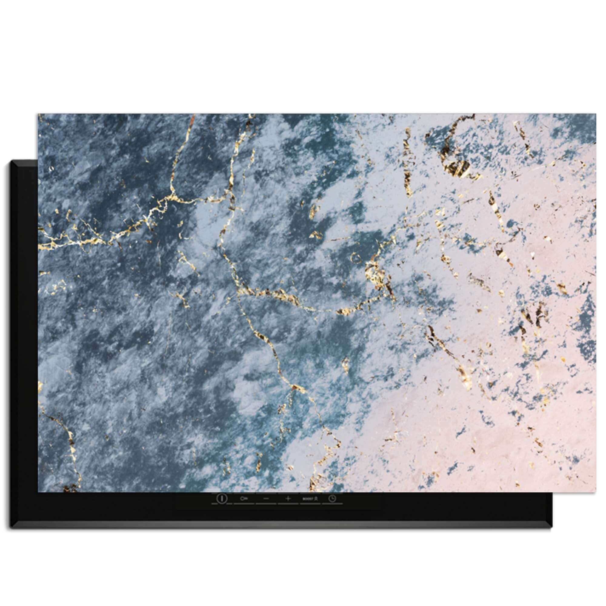 Elegant Ocean Marble – Inductie Beschermer met uniek marmerpatroon in blauw en roze tinten.