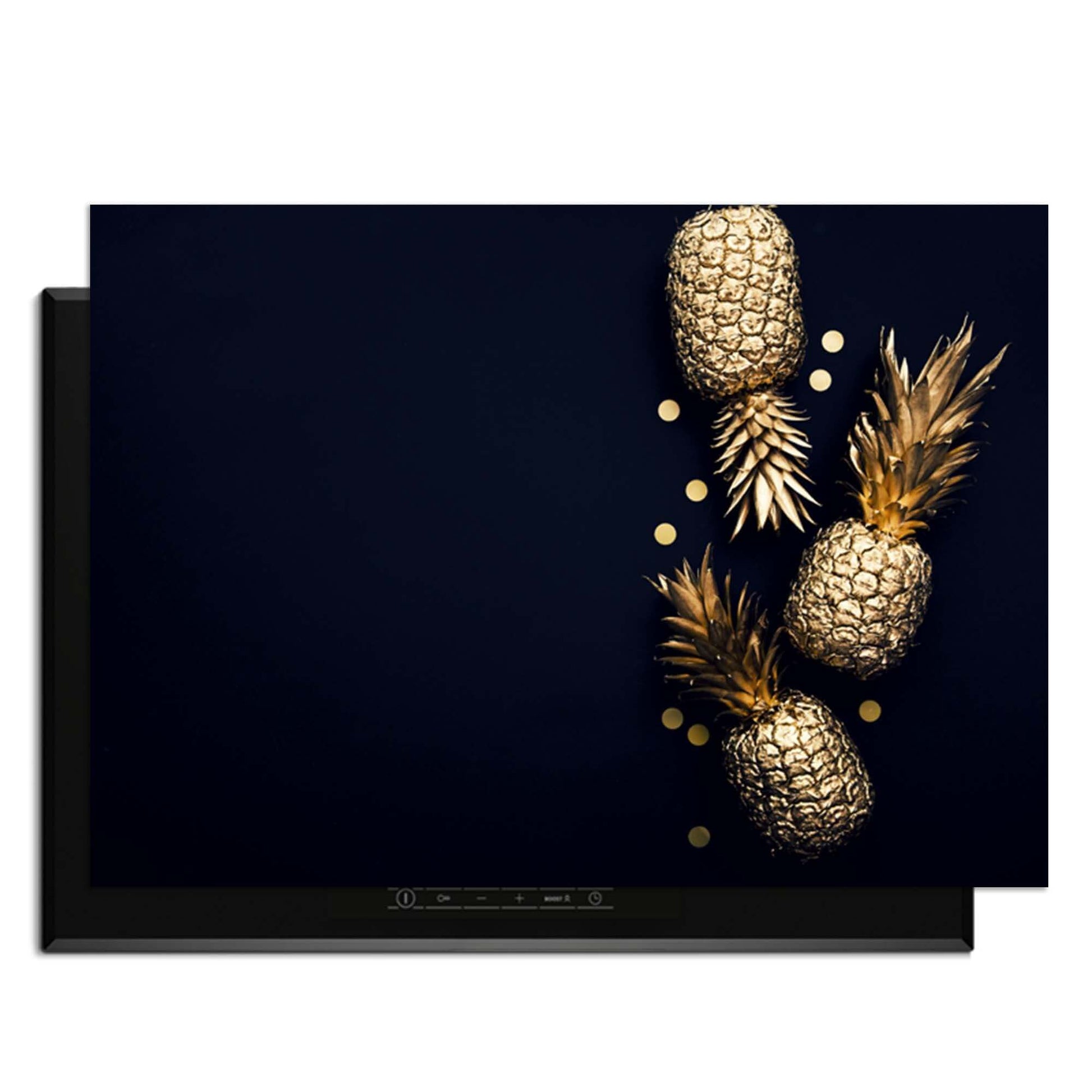 Royal Tropic - Inductie Beschermer met gouden ananasjes op zwarte achtergrond, elegant en functioneel voor elke keuken.