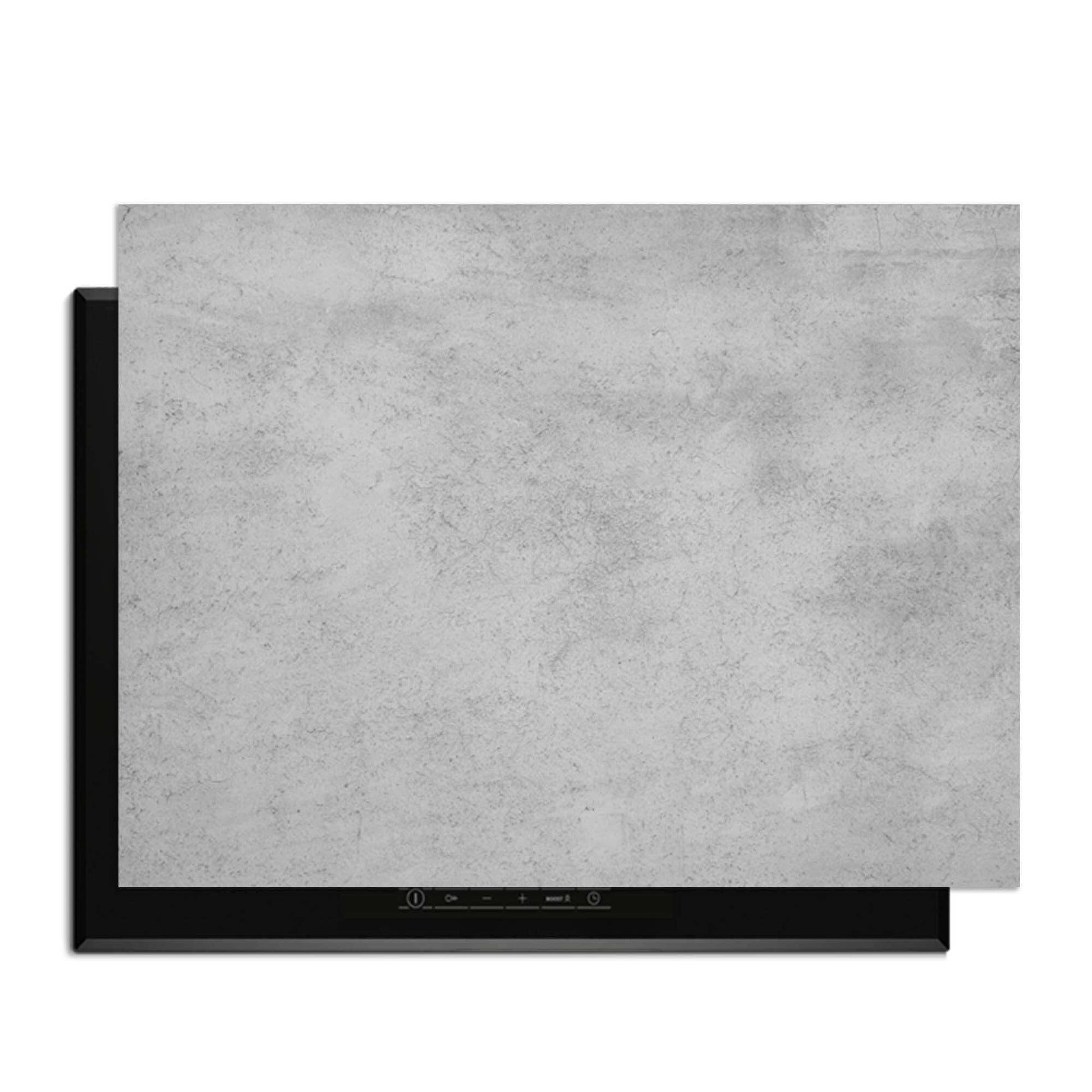 Urban Grey - Inductie Beschermer op een inductieplaat met lichtgrijs betonontwerp.