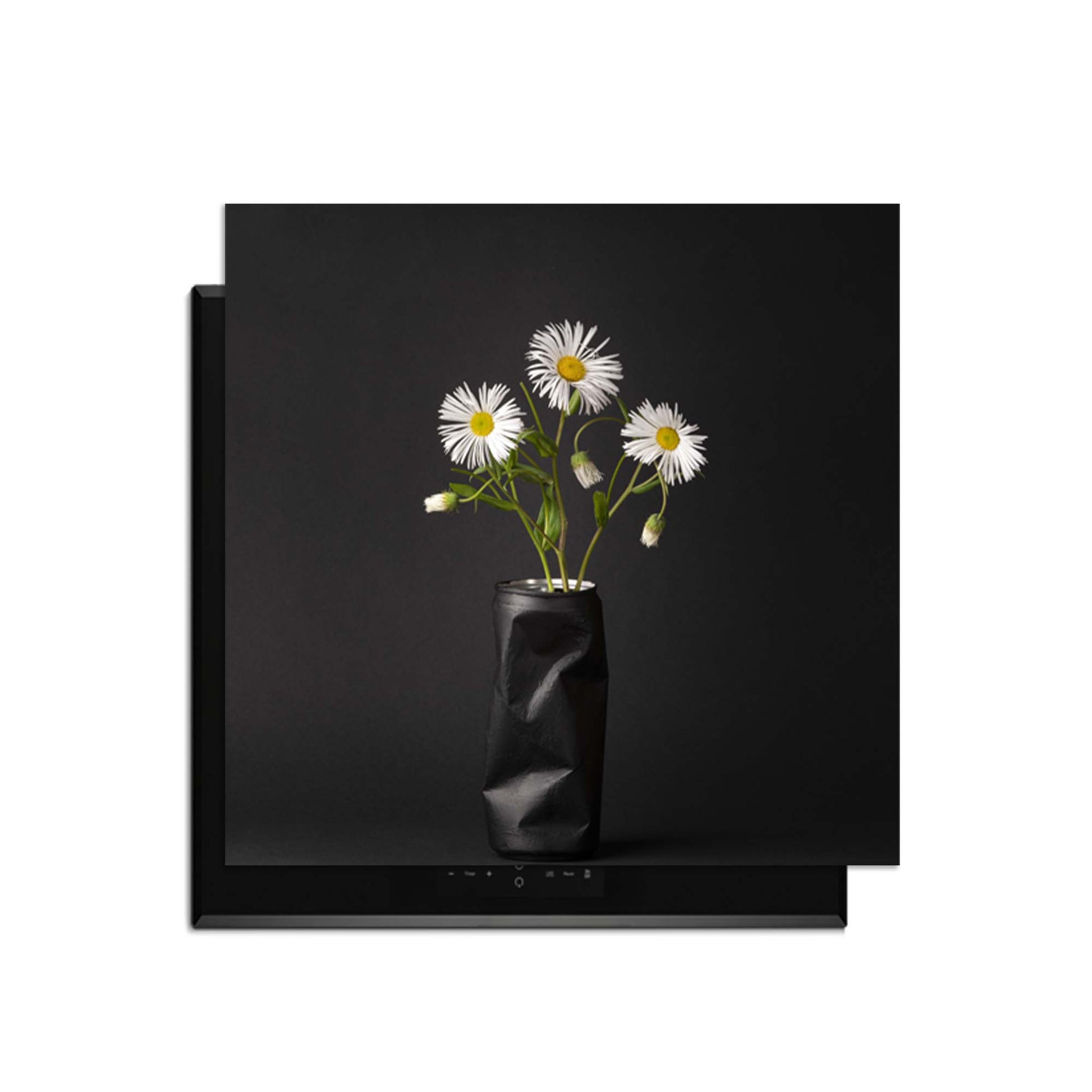 Urban Daisy - Inductie Beschermer met stijlvolle bloemen in een modern vaas, perfect voor keukens.