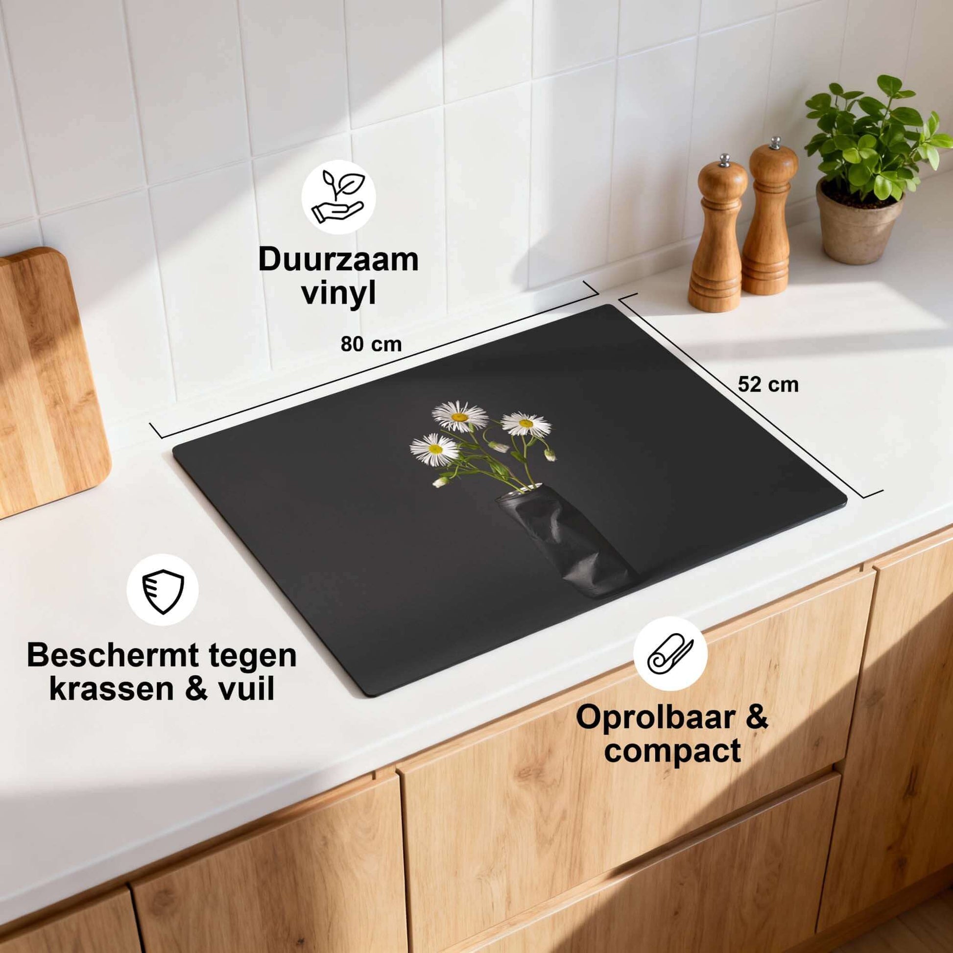 Urban Daisy - Inductie Beschermer op een keukenblad, duurzaam vinyl, beschermt tegen krassen en vuil.