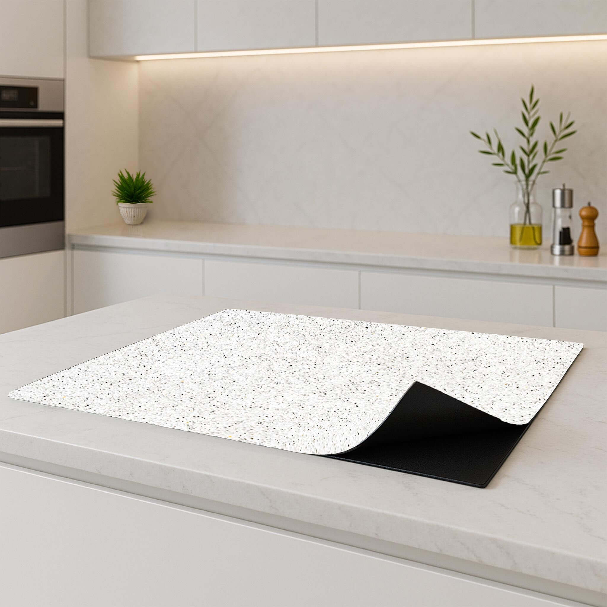 Stylish Terrazzo Inductie Beschermer on a kitchen countertop, offering protection from scratches and stains.