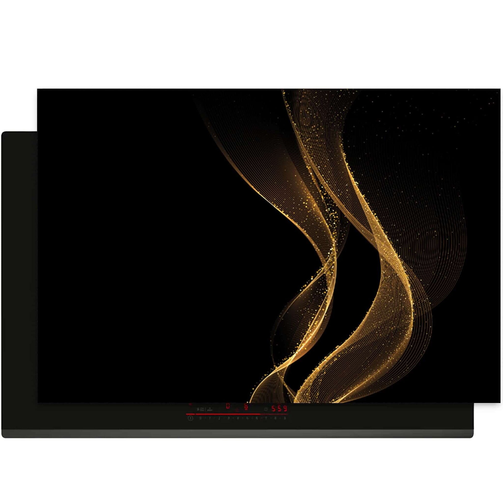 Golden Flow inductie beschermer – zwart met golvende gouden print, bovenaanzicht op een inductiekookplaat