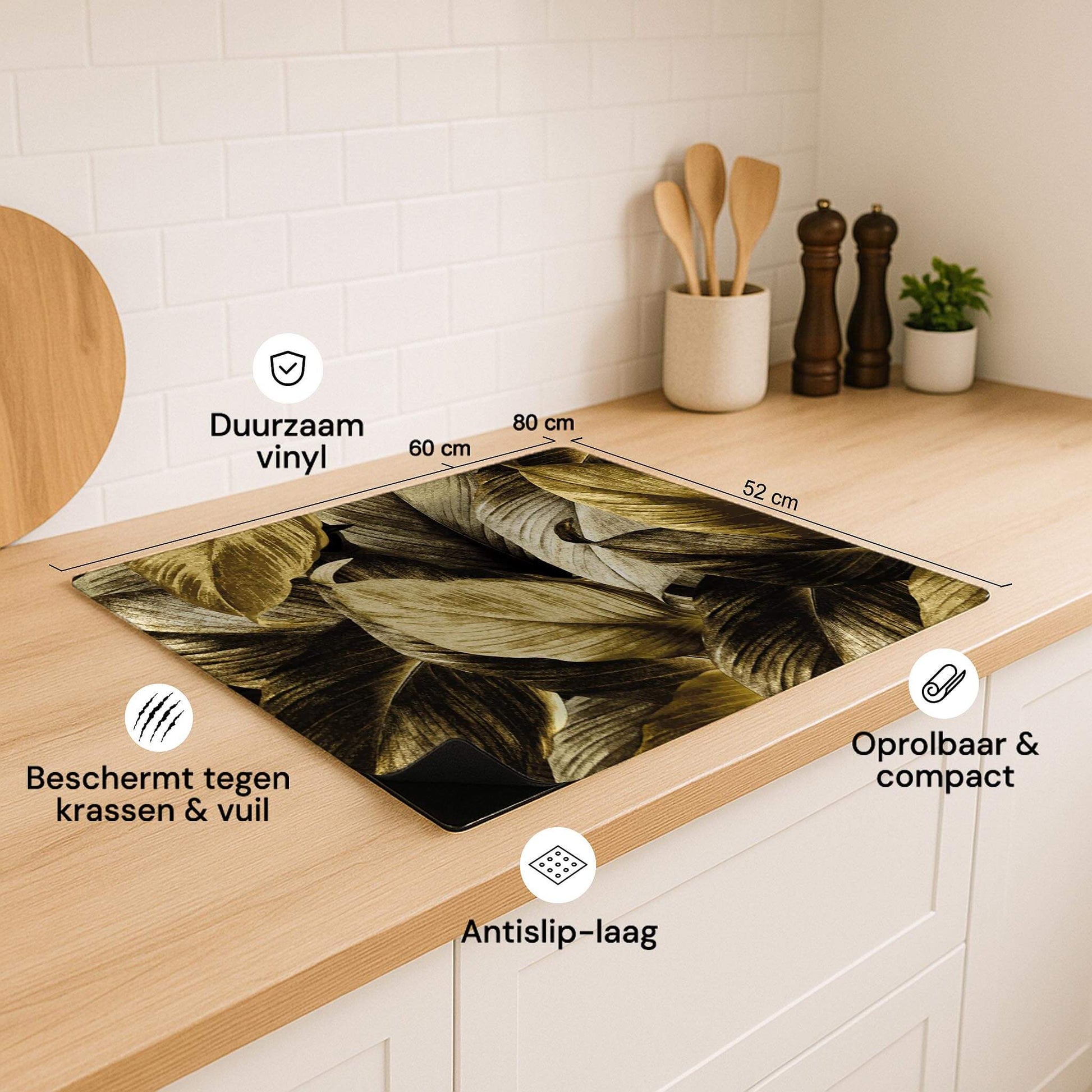 Golden Leaves inductie beschermer – close-up van formaat, materiaal en voordelen in botanische luxe stijl