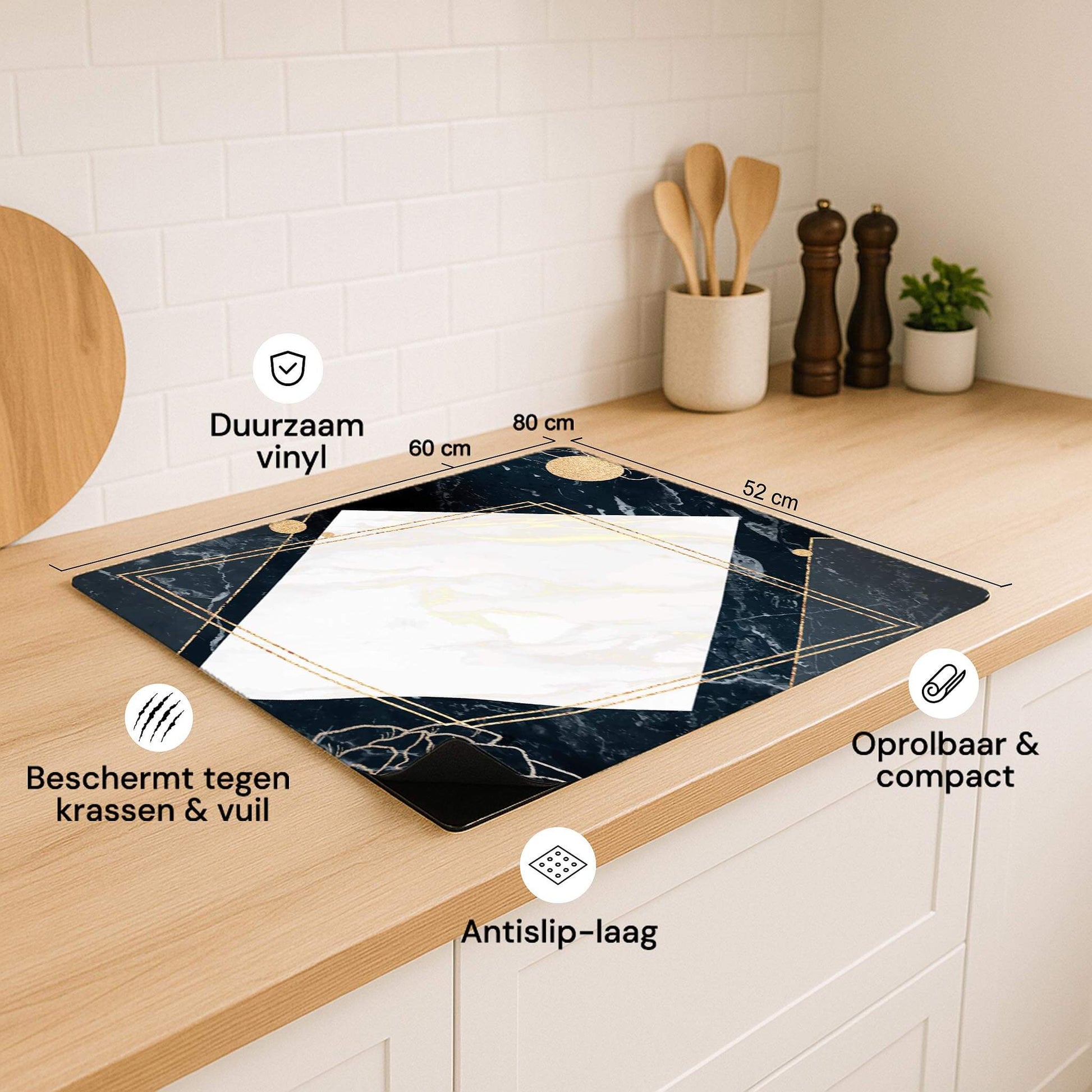 Overzicht van de Glamour Marble inductie beschermer met afmetingen, duurzame eigenschappen en antislip-laag.