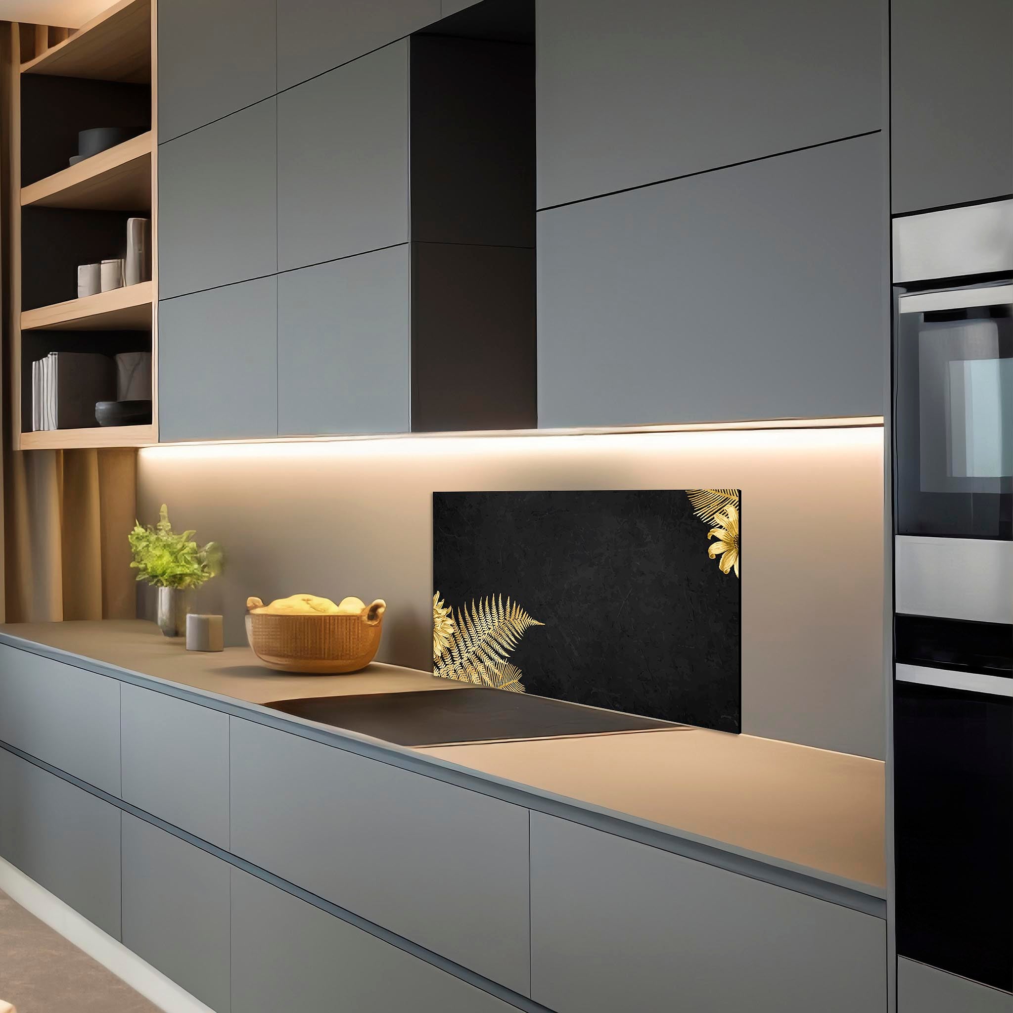 Moderne keuken met Golden Fern Touch spatscherm uit de Luxury Gold collectie