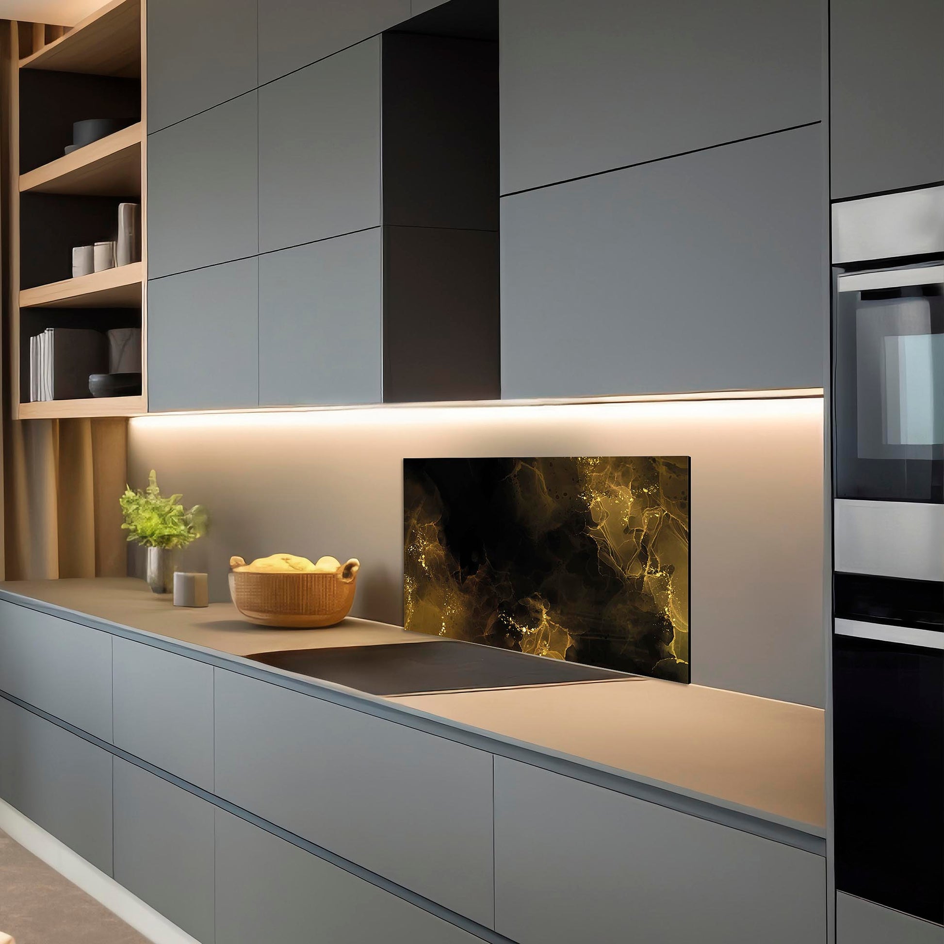 Luxe Golden Smoke spatscherm keuken met zwart en goud rookdesign