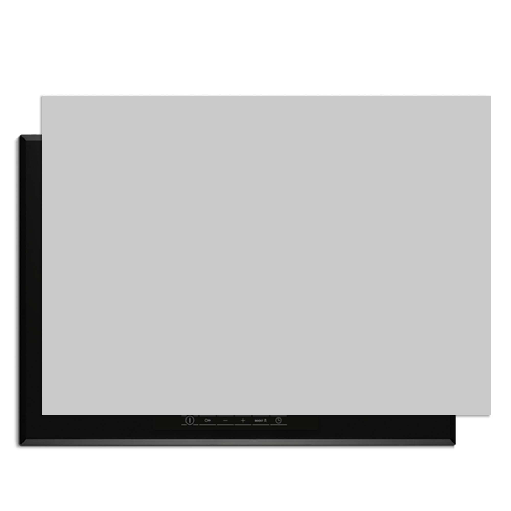 Warm Grey Elegance – Inductie Beschermer op een inductiekookplaat in warme grijstint, minimalistisch design.