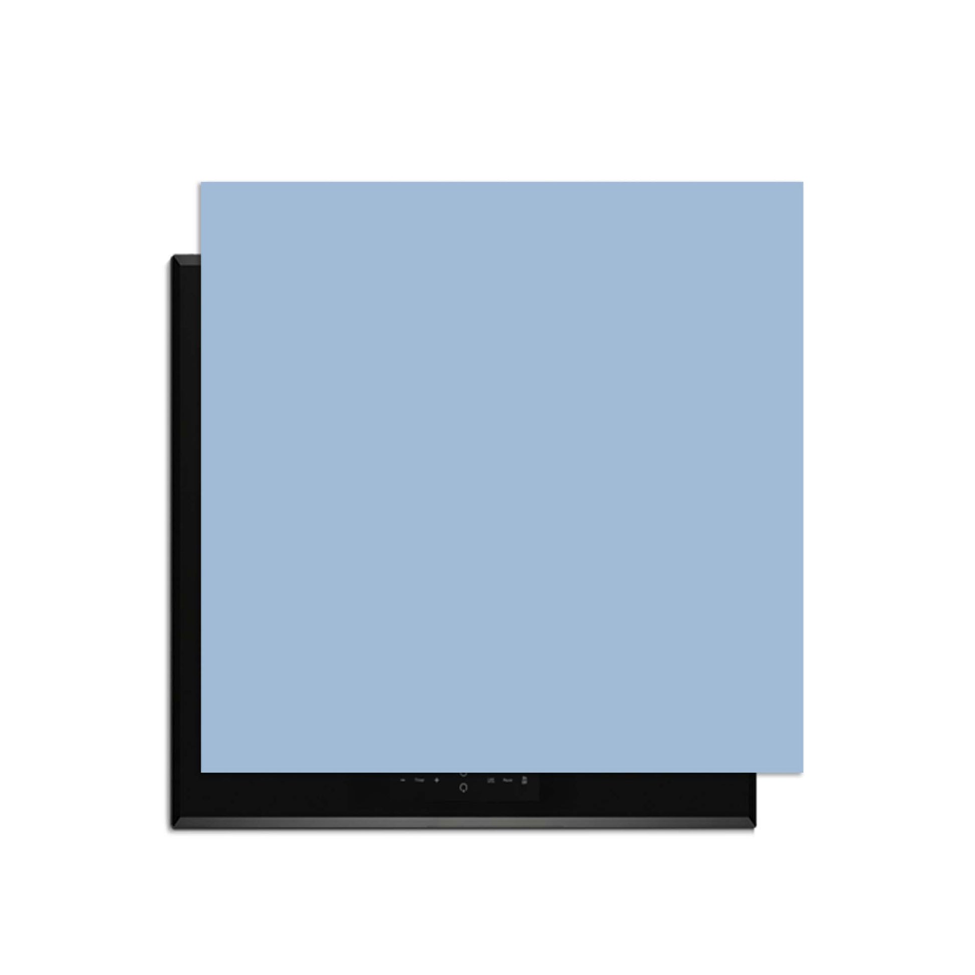 Clear Sky – Inductie Beschermer op inductiekookplaat met zacht blauwe tint.