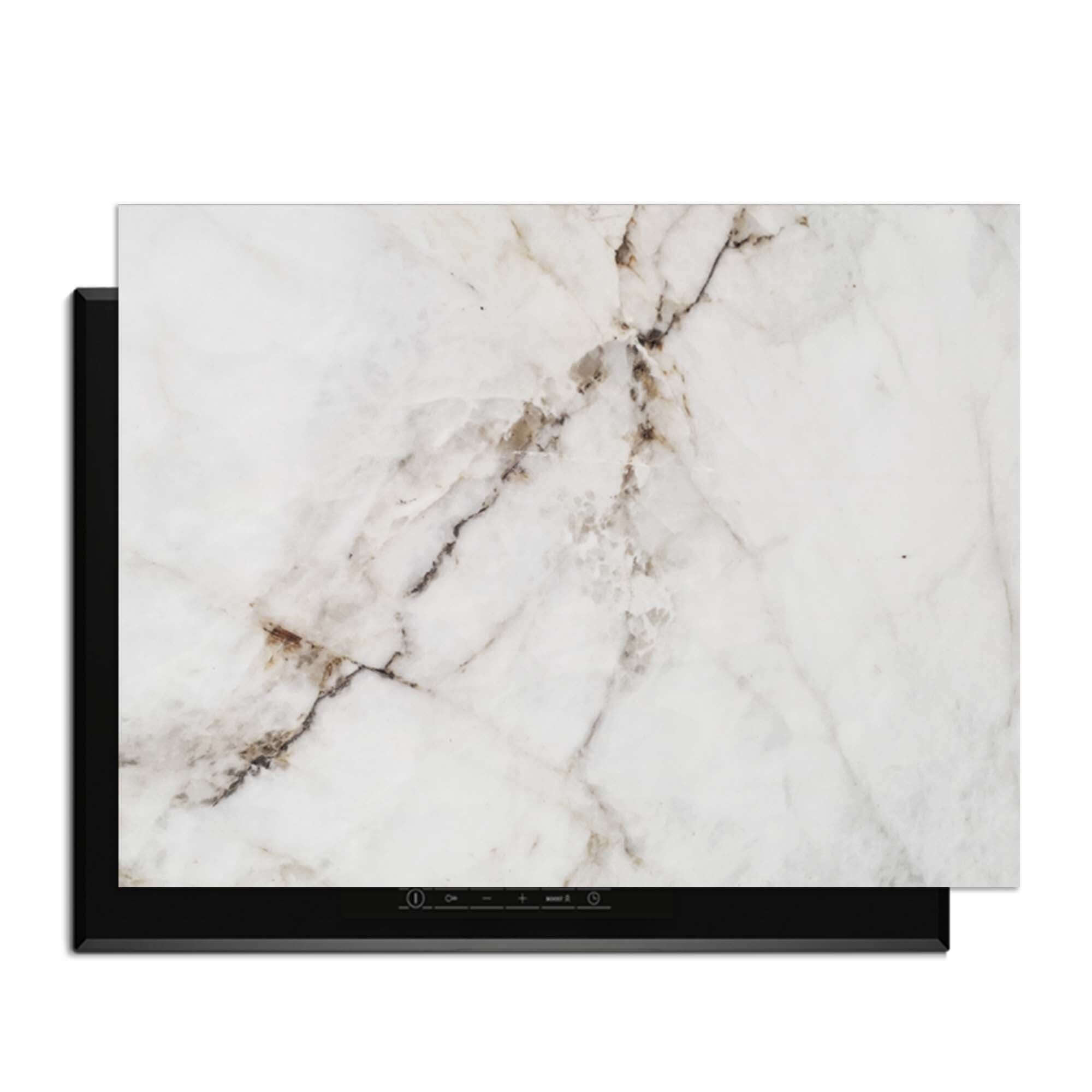Pure Marble – Inductie Beschermer op een inductiekookplaat, elegant en luxe marmerdesign.