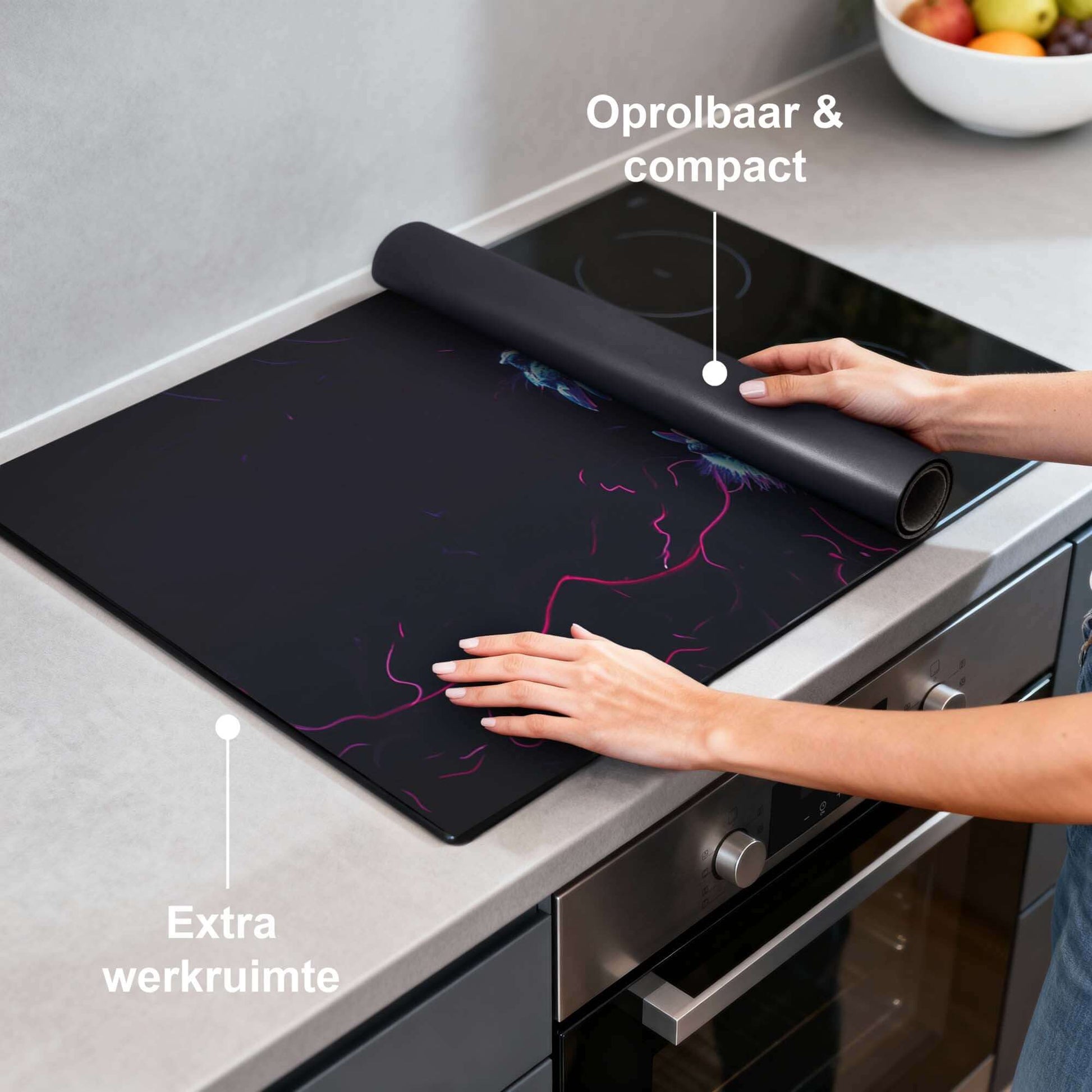 Neon Roar - Induction Protector auf einer modernen Küche mit extra Arbeitsfläche und verstaubarem Design.