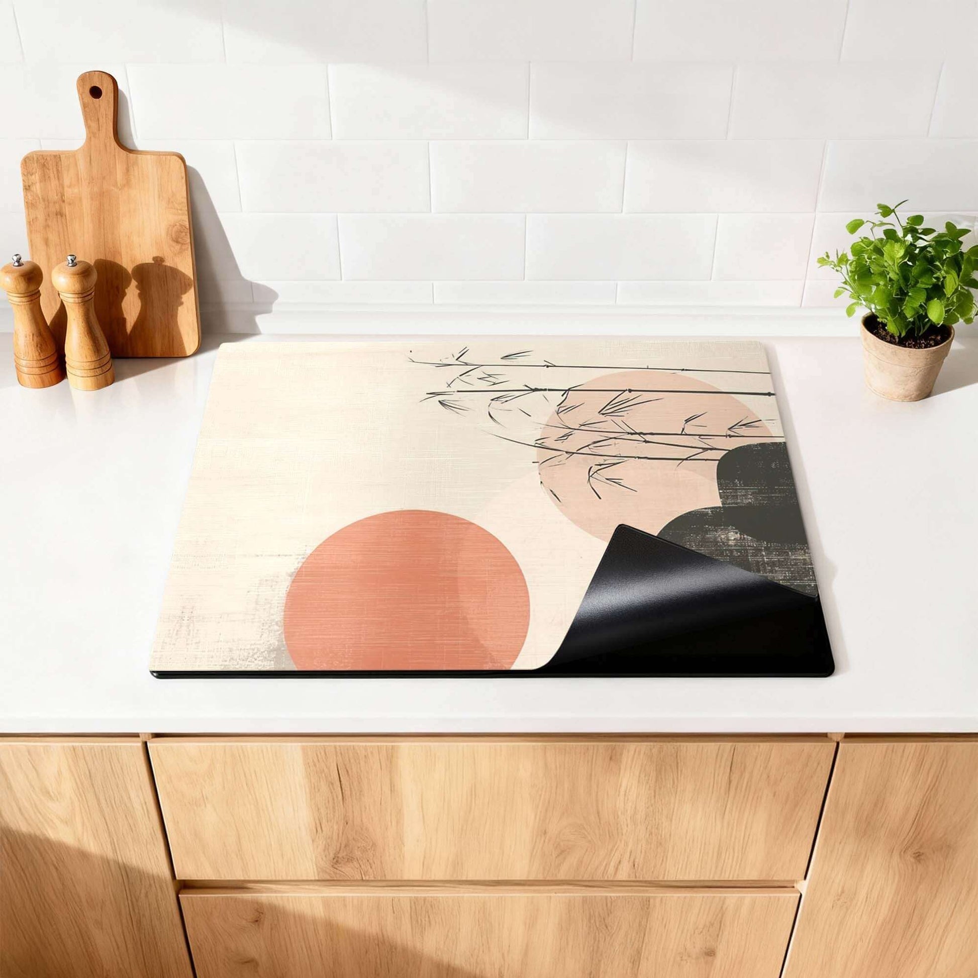 Zen Balance – Japandi Inductie Beschermer op een moderne keukenondergrond met minimalistisch design.