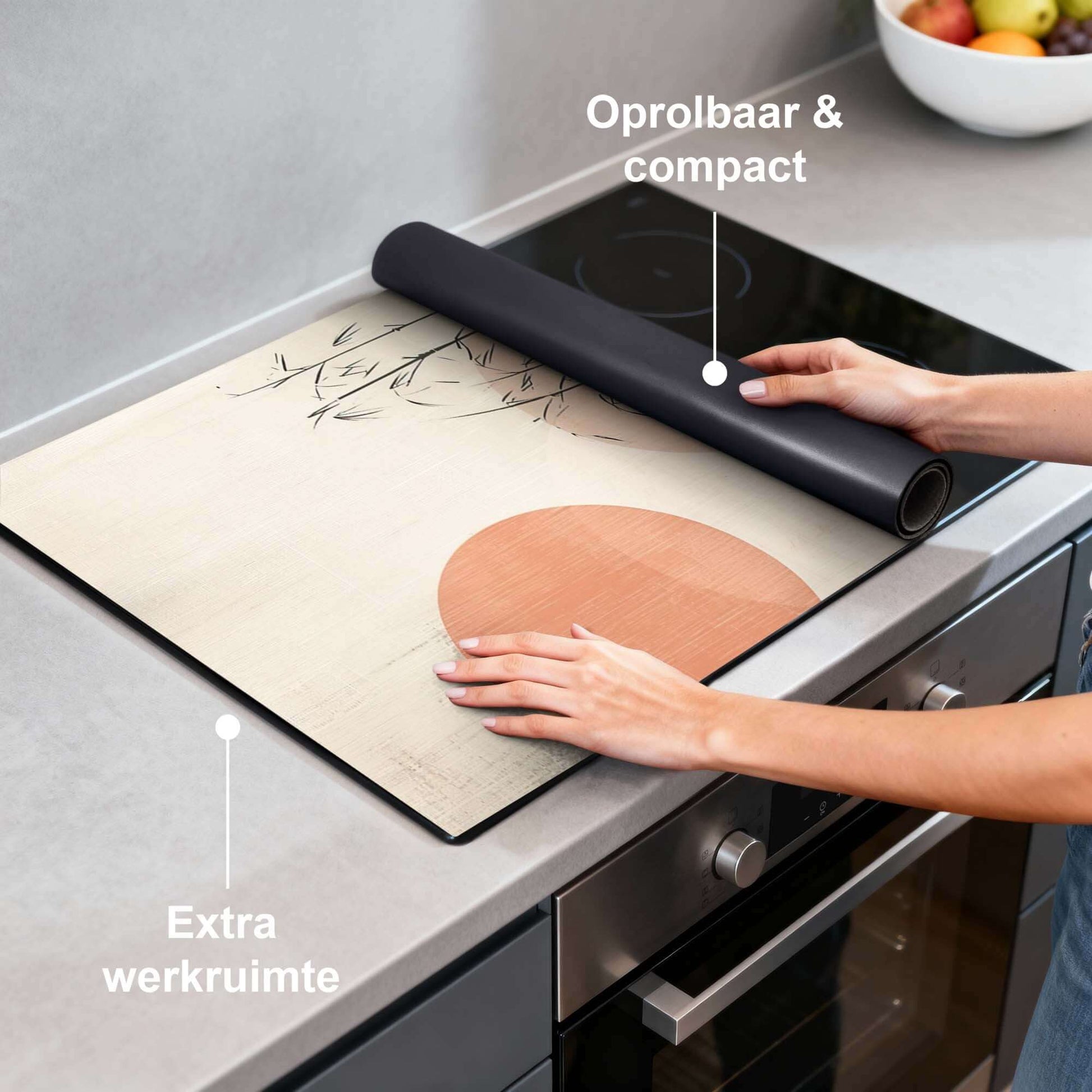 Zen Balance – Japandi Inductie Beschermer op een keukenblad met een minimalistisch ontwerp.