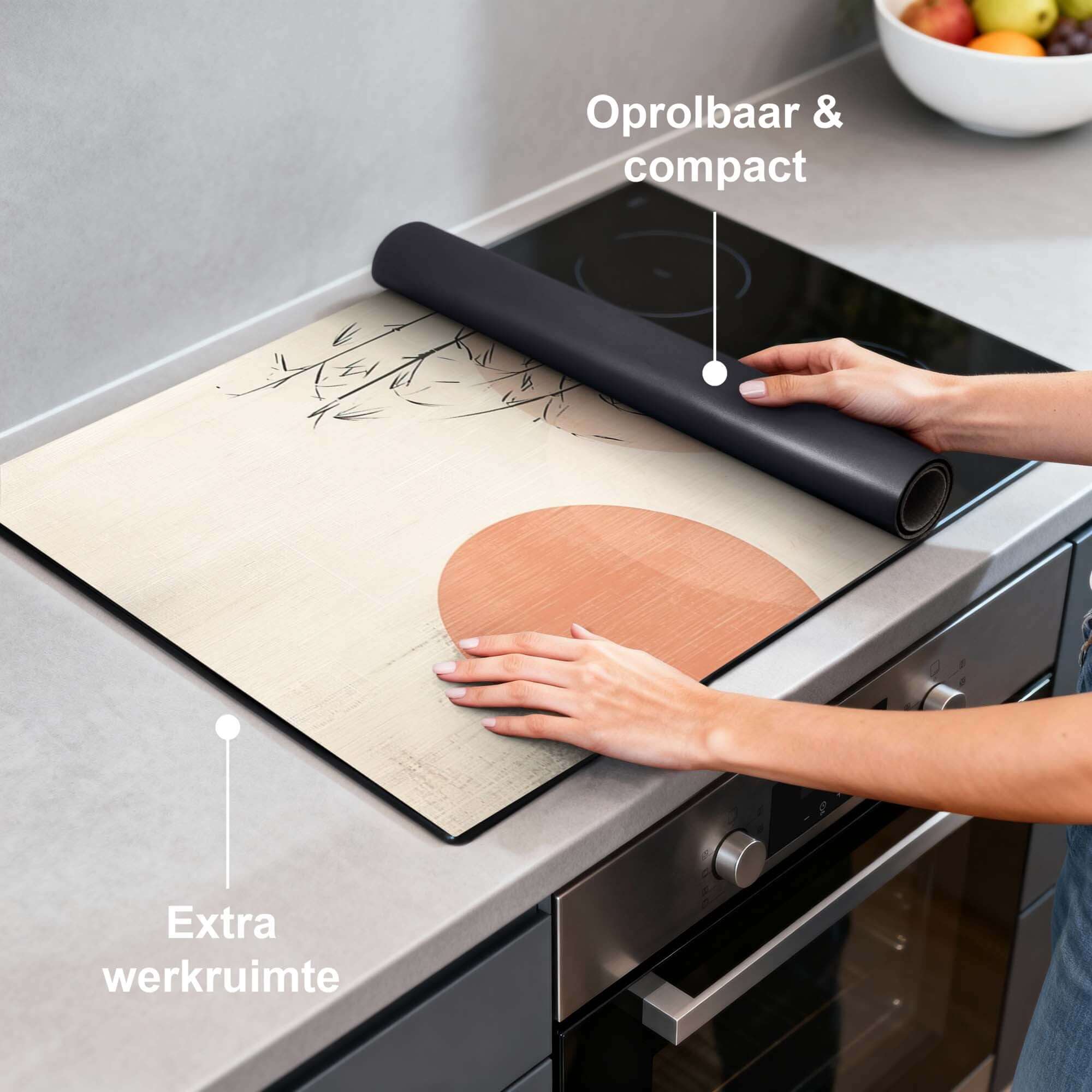 Zen Balance – Japandi Inductie Beschermer op een keukenblad met een minimalistisch ontwerp.