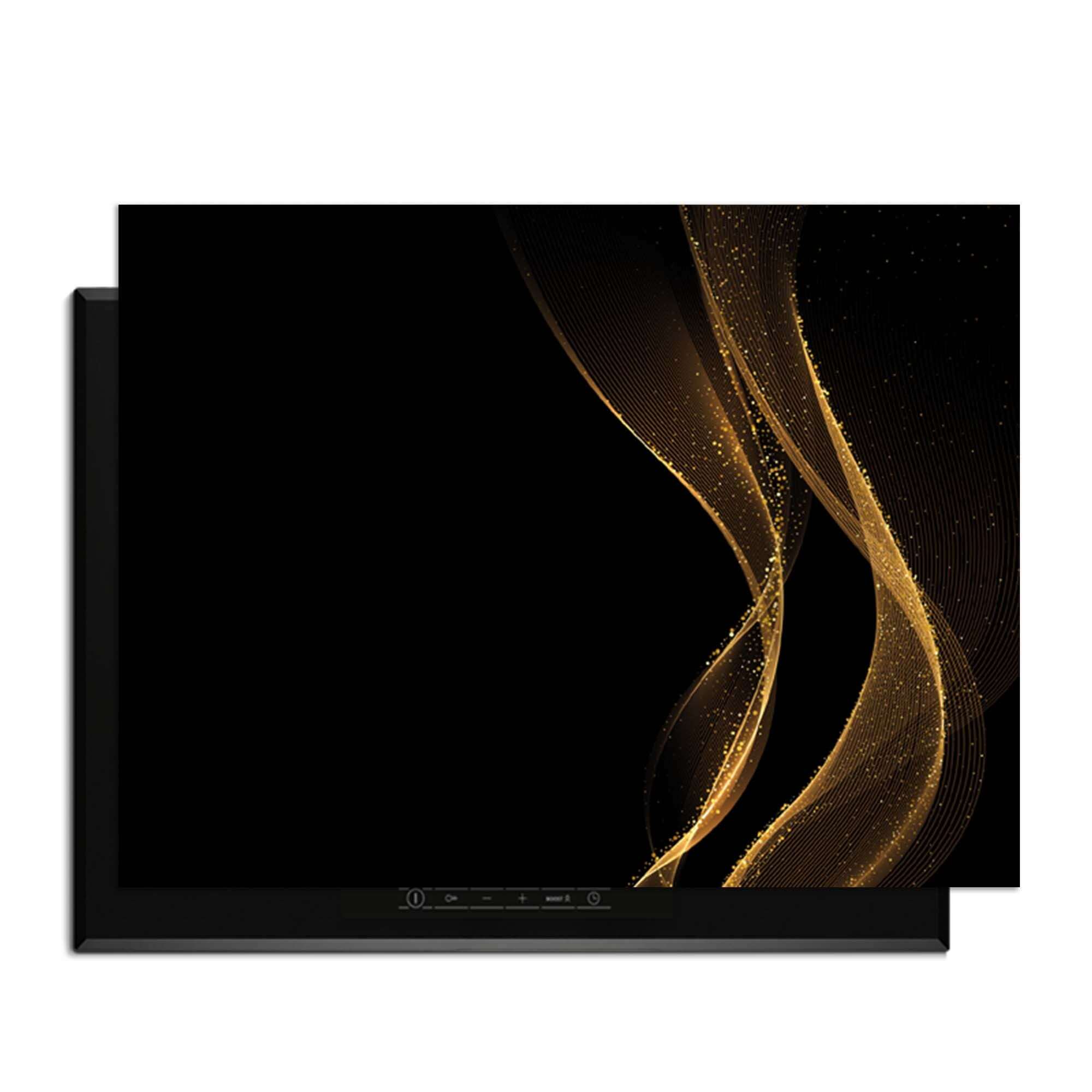 Golden Flow – Inductie Beschermer met golvende gouden print op diepzwarte achtergrond.