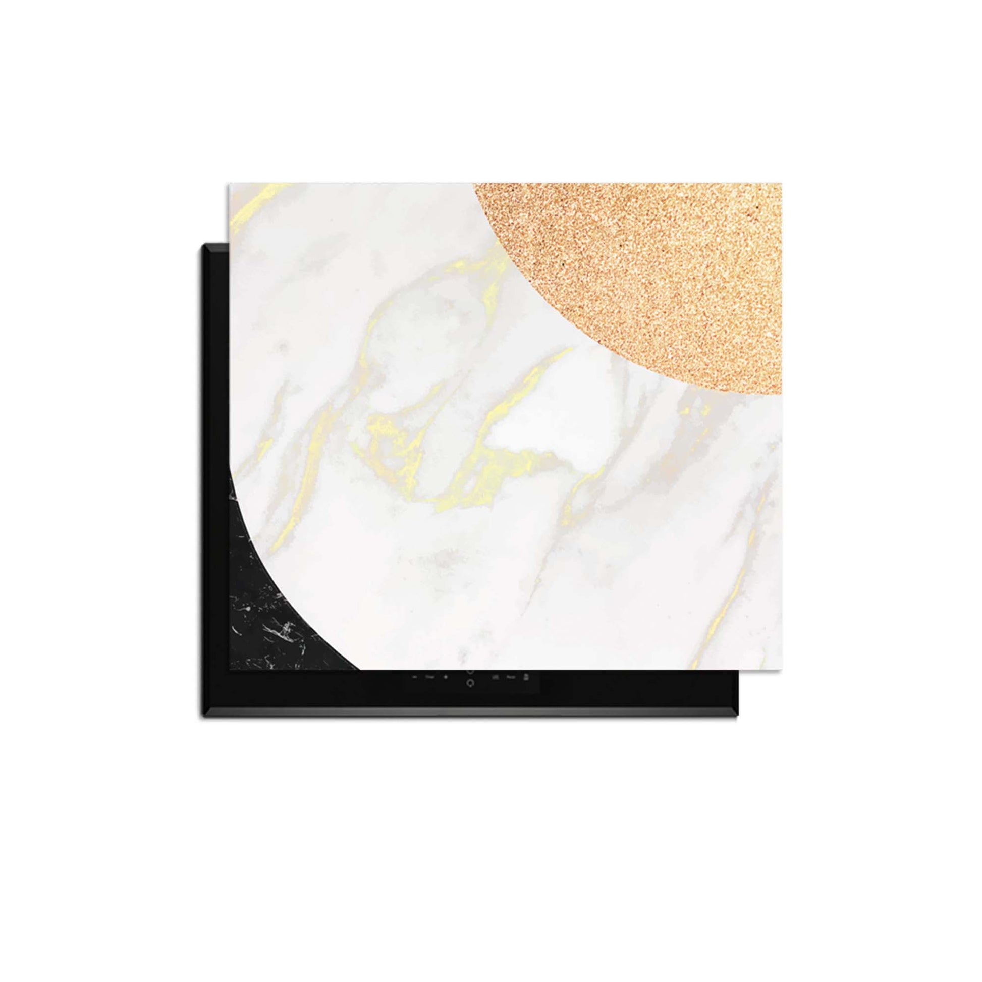 Marble Chic - Inductie Beschermer met luxe marmerdesign in wit, zwart, goud en roze accenten.