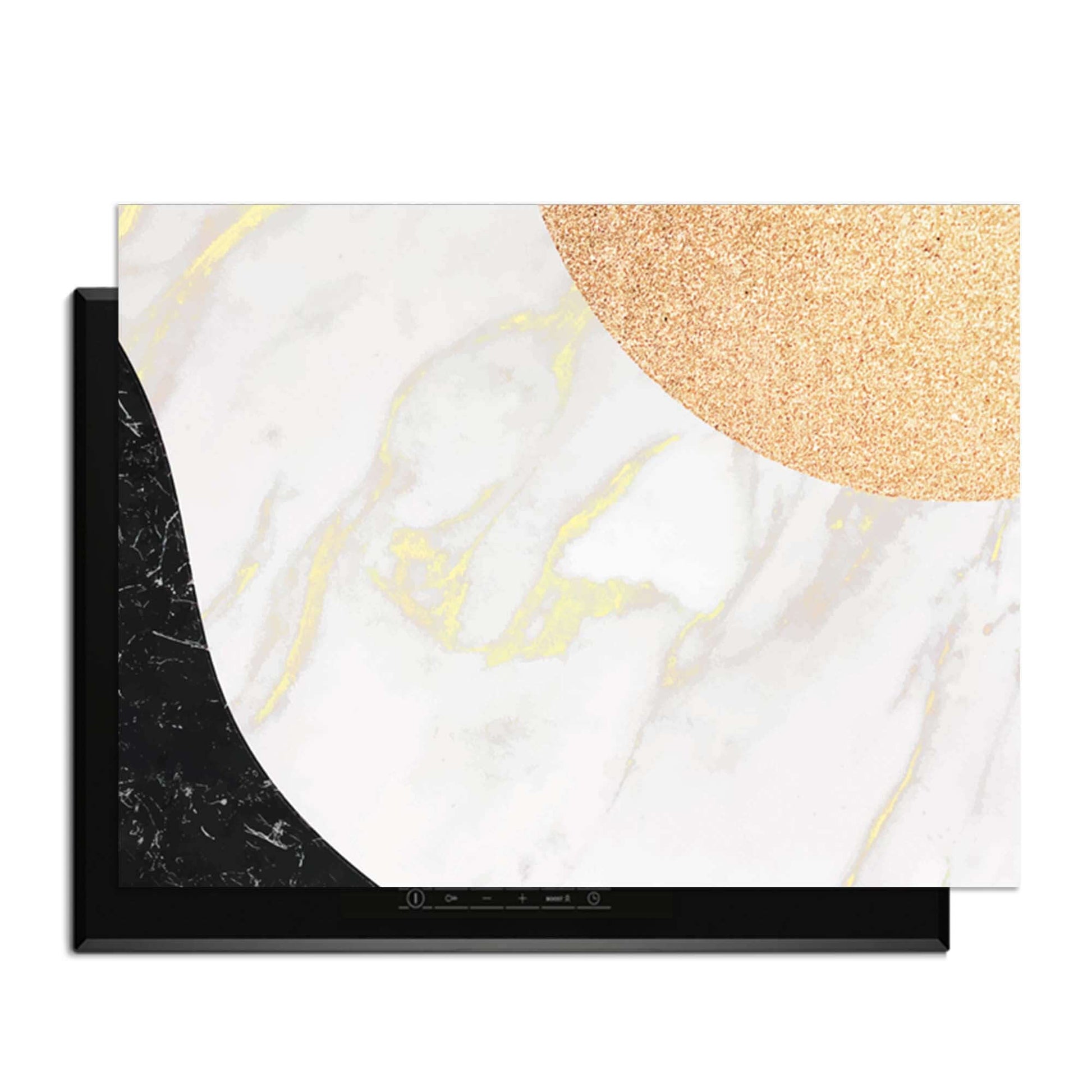 Marble Chic - Inductie Beschermer met wit, zwart marmer en gouden accenten voor luxe keukenstijl.