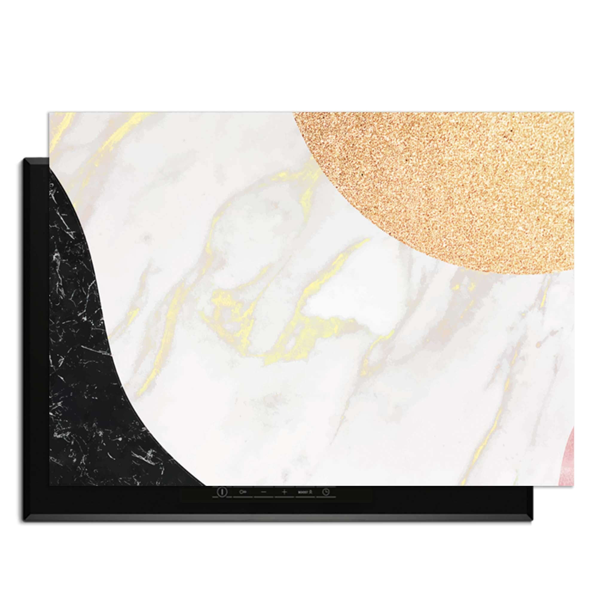 Marble Chic - Inductie Beschermer met modern design in wit, zwart, goud en roze.
