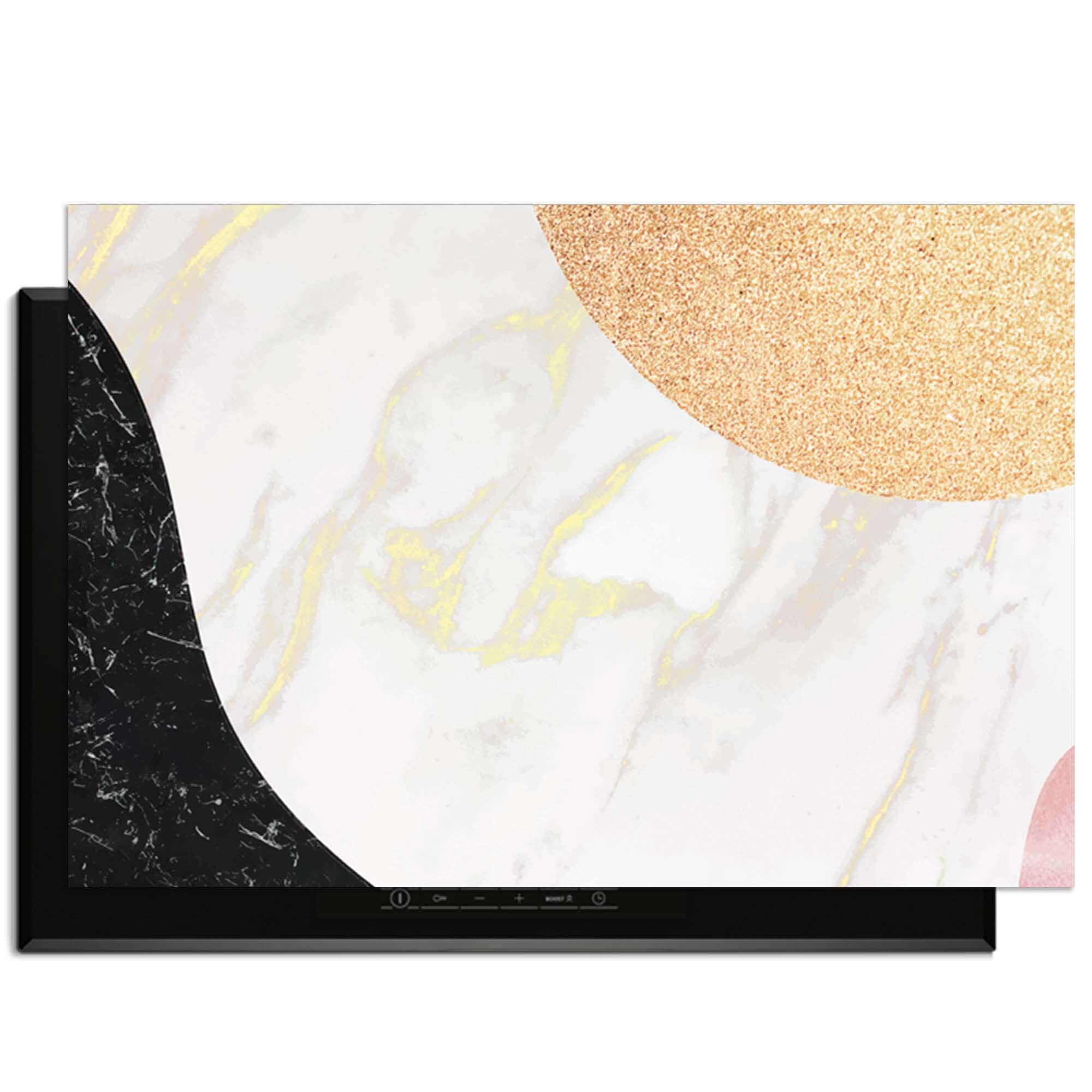 Marble Chic - Inductie Beschermer met wit en zwart marmer en gouden rozenaccenten.