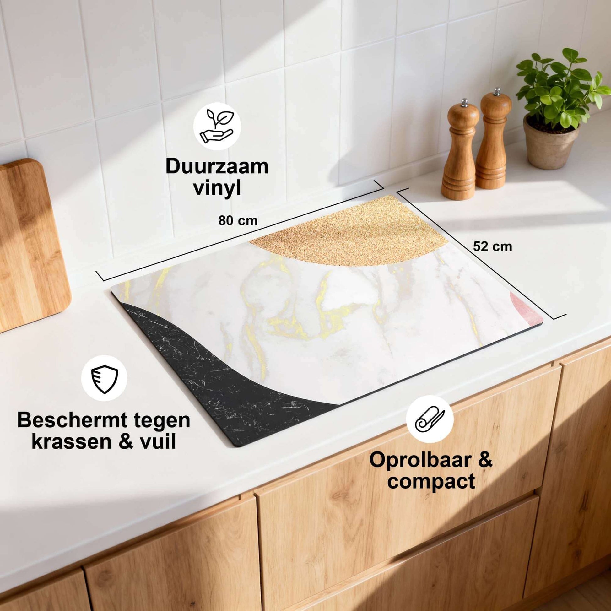 Marble Chic - Inductie Beschermer op een keukenblad, duurzaam, beschermt tegen krassen en vuil.