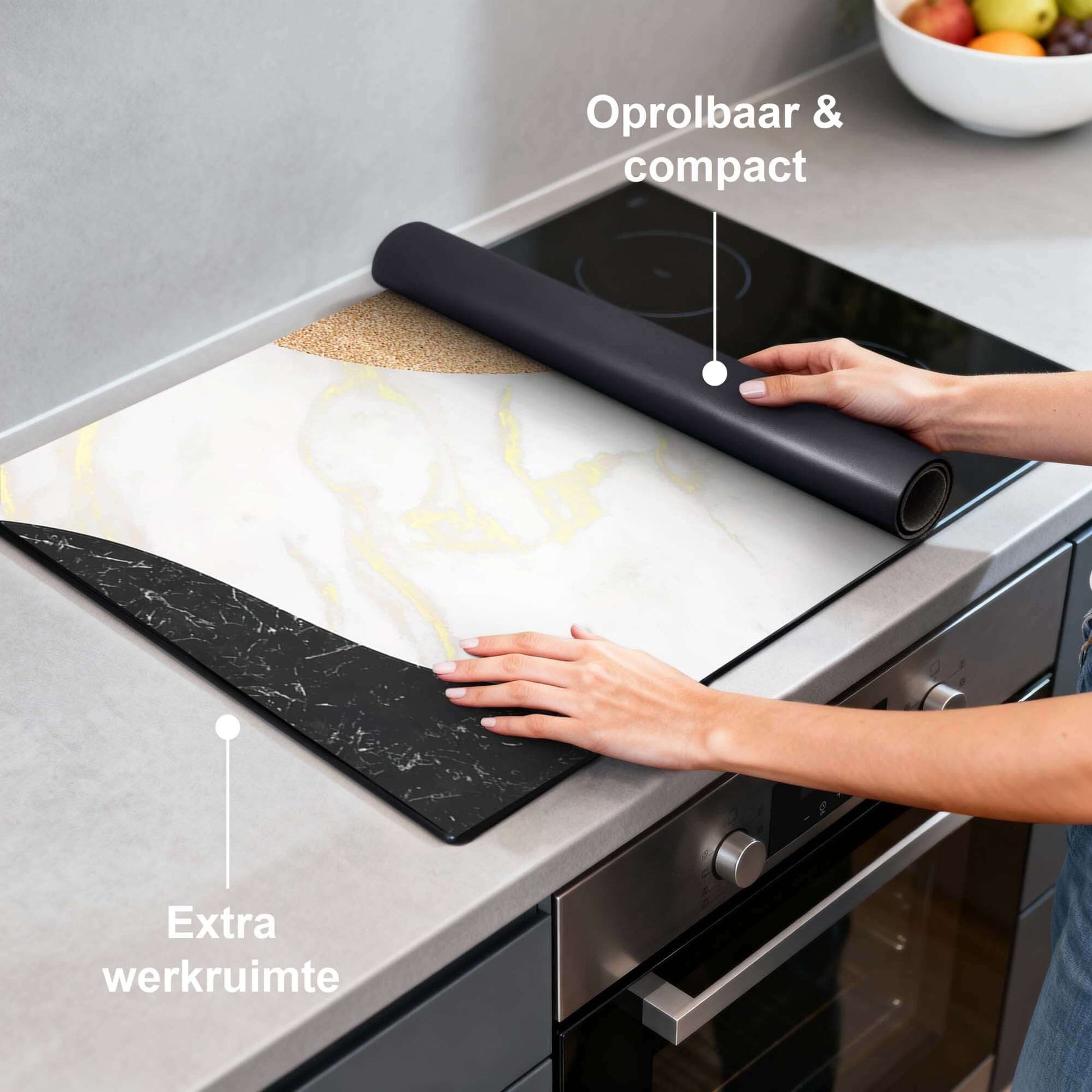 Marble Chic - Inductie Beschermer, stijlvolle inductiebeschermmat met gouden en roze accenten, ideaal voor in de keuken.