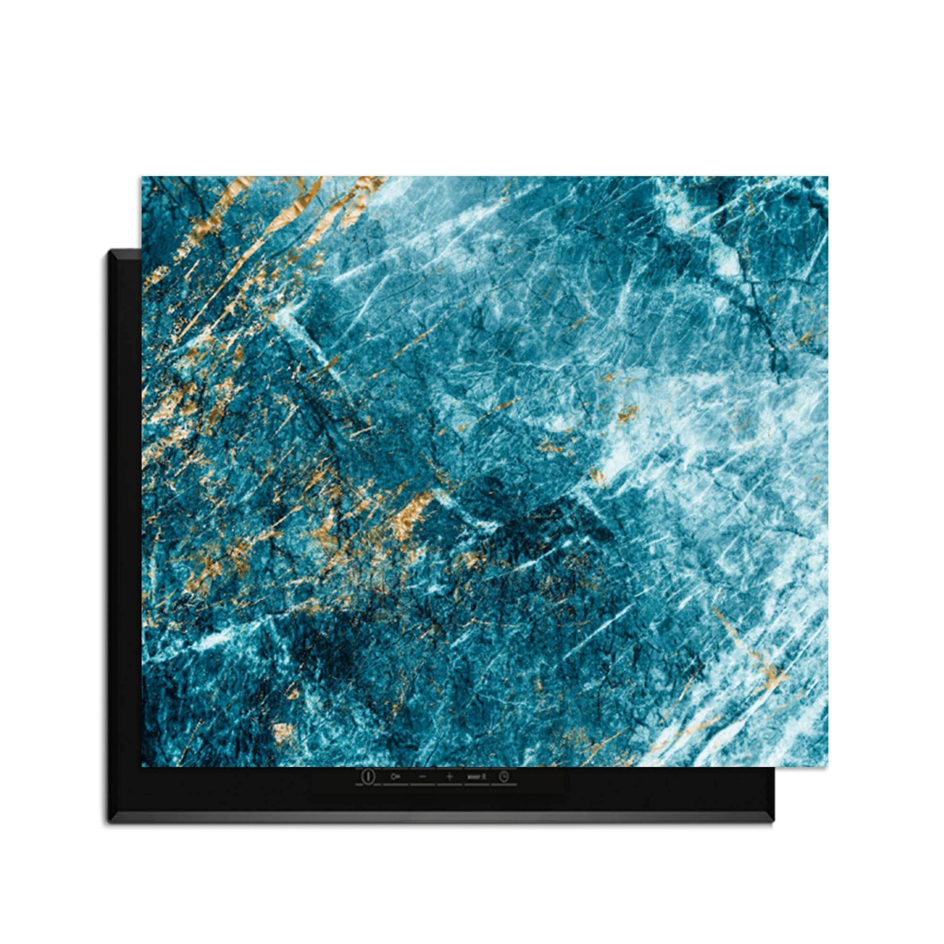 Deep Ocean Marble – Inductie Beschermer met luxe marmerpatroon in blauw en goud voor kookplaat bescherming.
