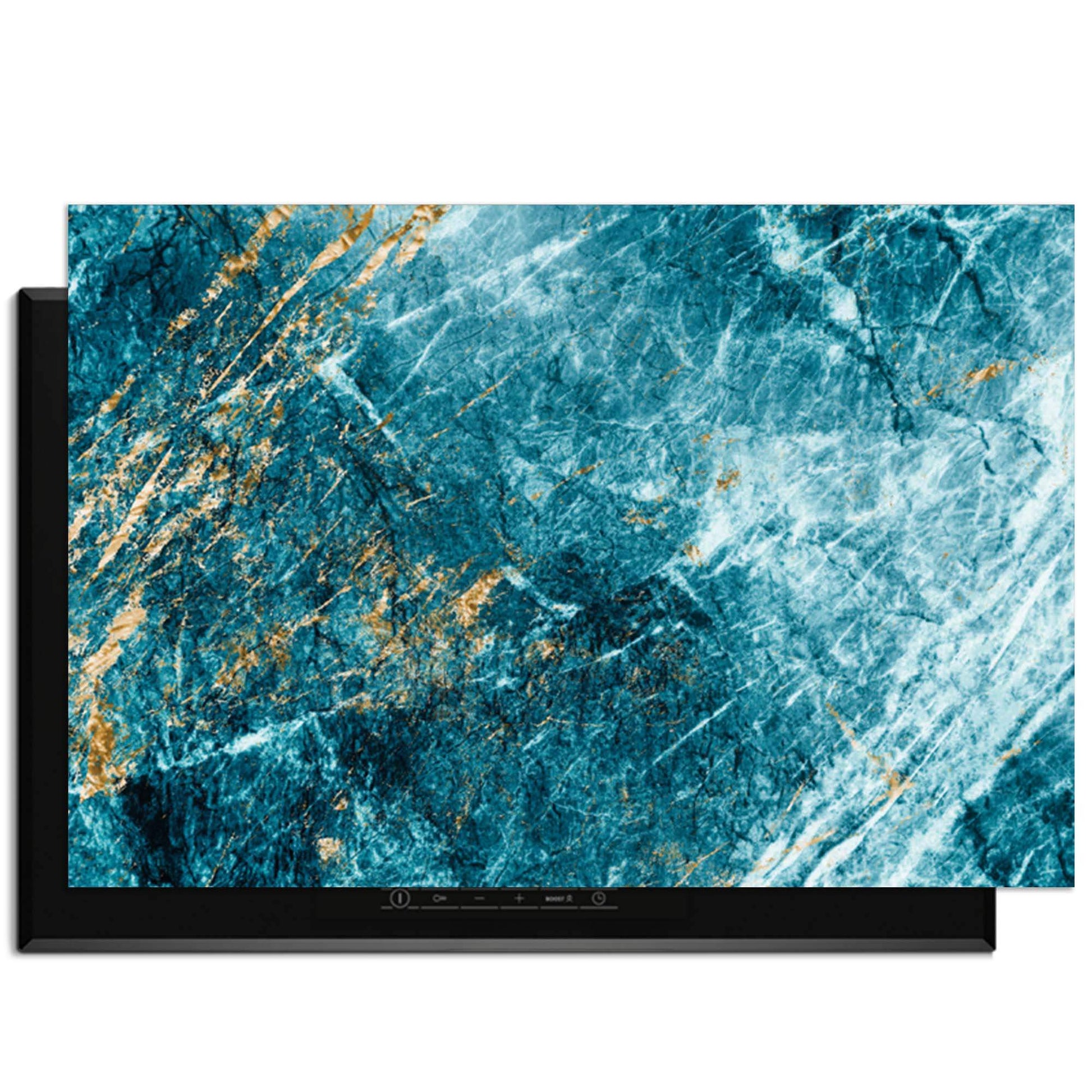 Deep Ocean Marble – Inductie Beschermer met luxe marmerpatroon in blauwtinten en gouden accenten.